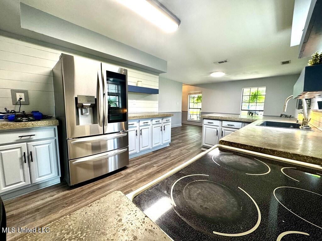 3099 Longfellow Drive Property Photo 10