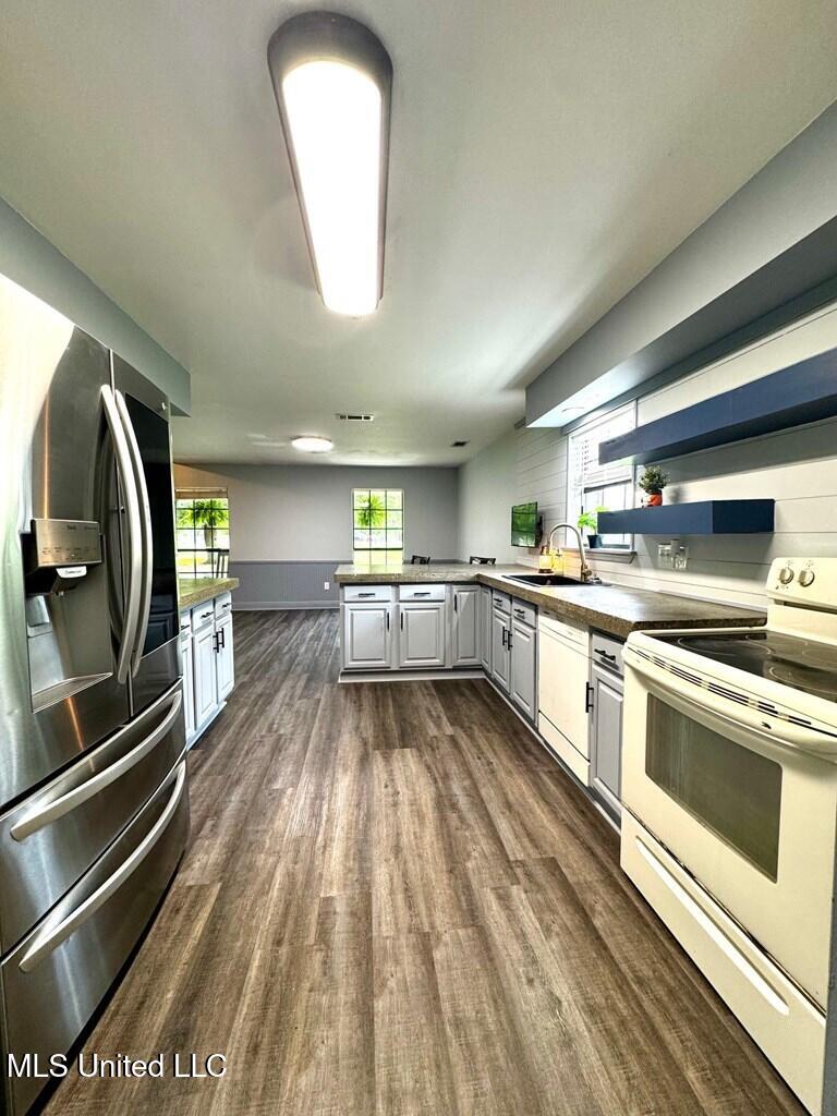 3099 Longfellow Drive Property Photo 11