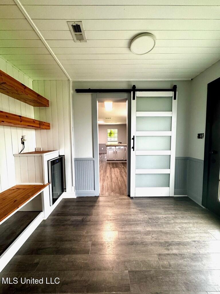 3099 Longfellow Drive Property Photo 12