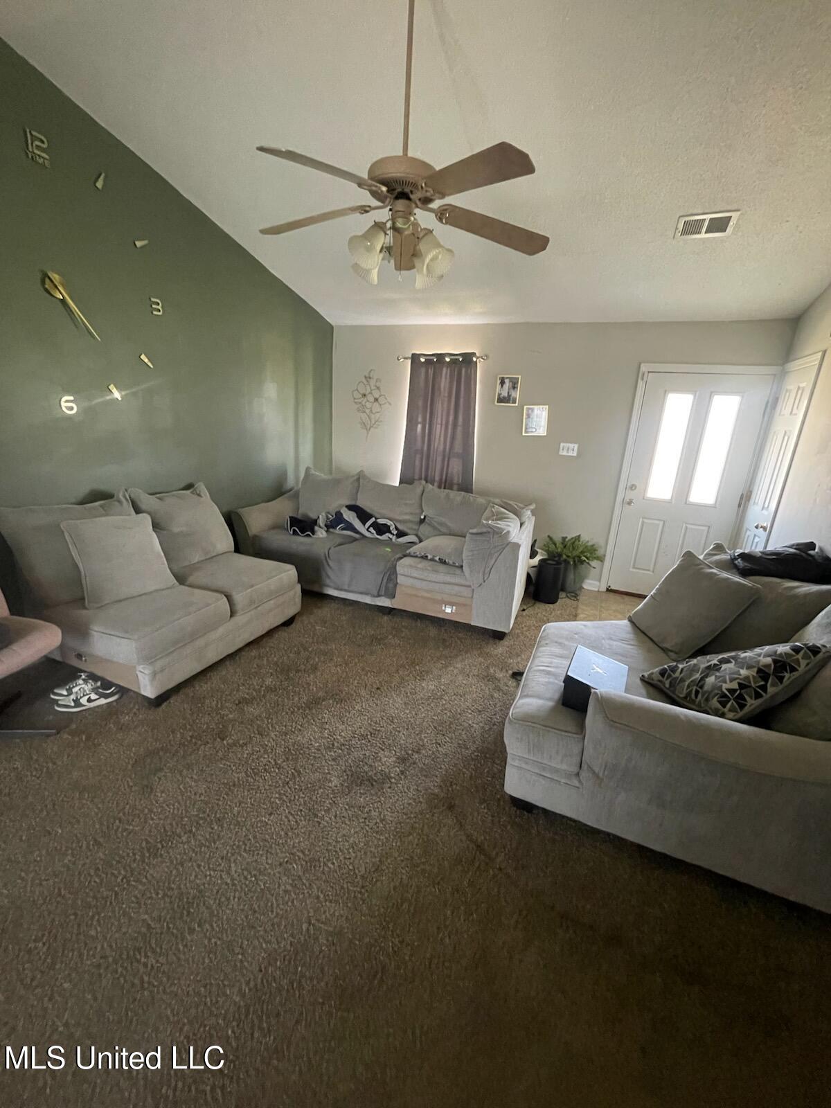 1111 W Meadow Lake Circle Property Photo 3