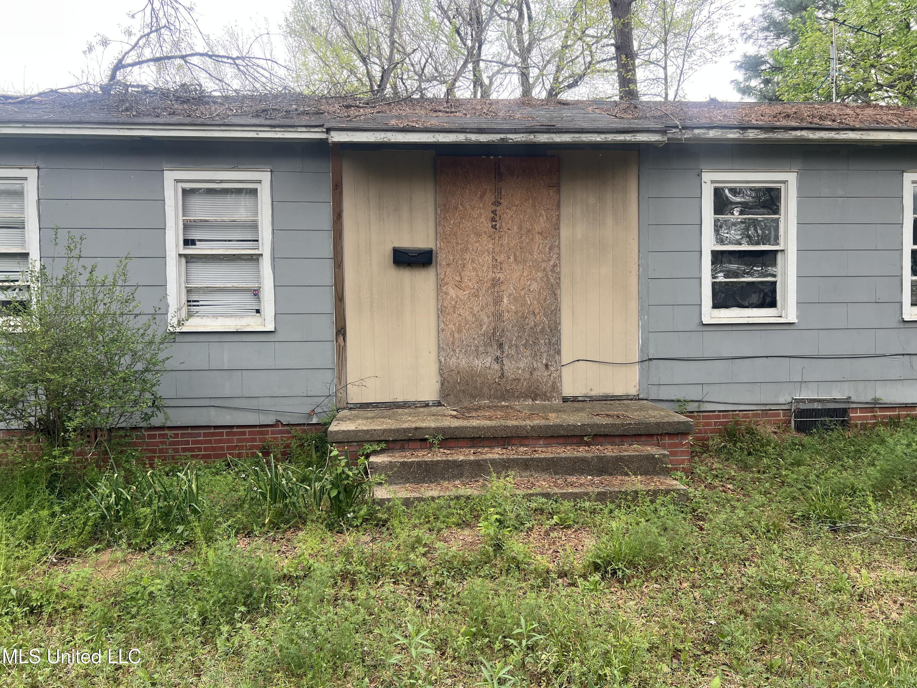 731 Hillmont Drive
