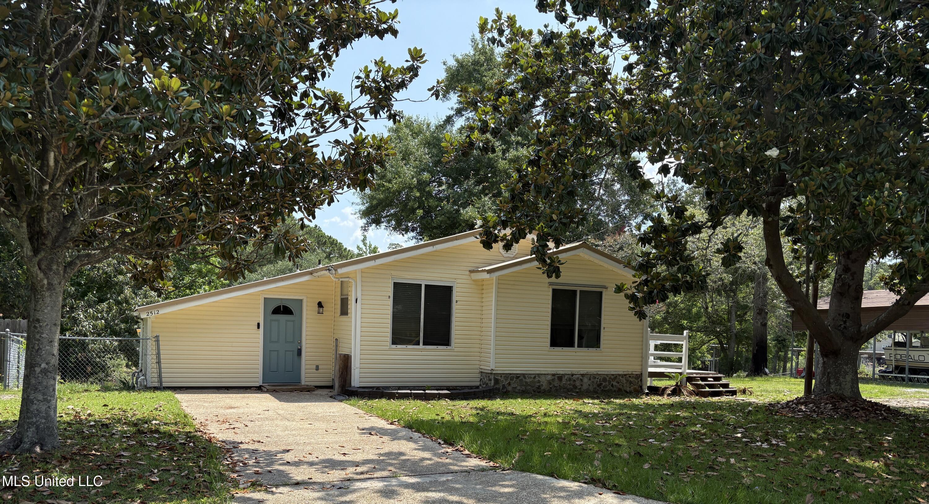 2512 Bahama Drive Property Photo 1