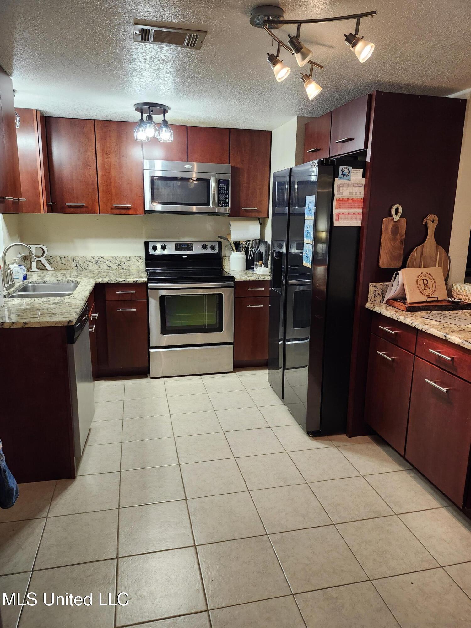 2512 Bahama Drive Property Photo 18