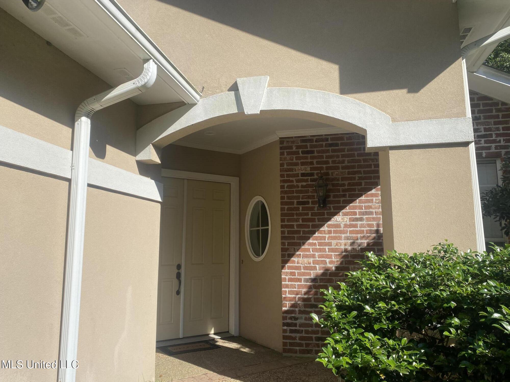 962 Glen Oaks Drive Property Photo 3