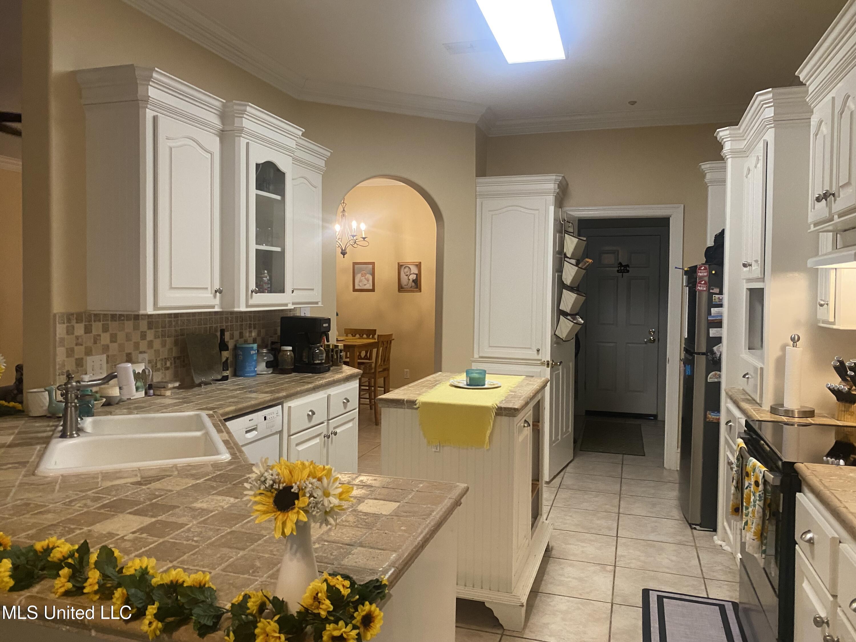 962 Glen Oaks Drive Property Photo 6