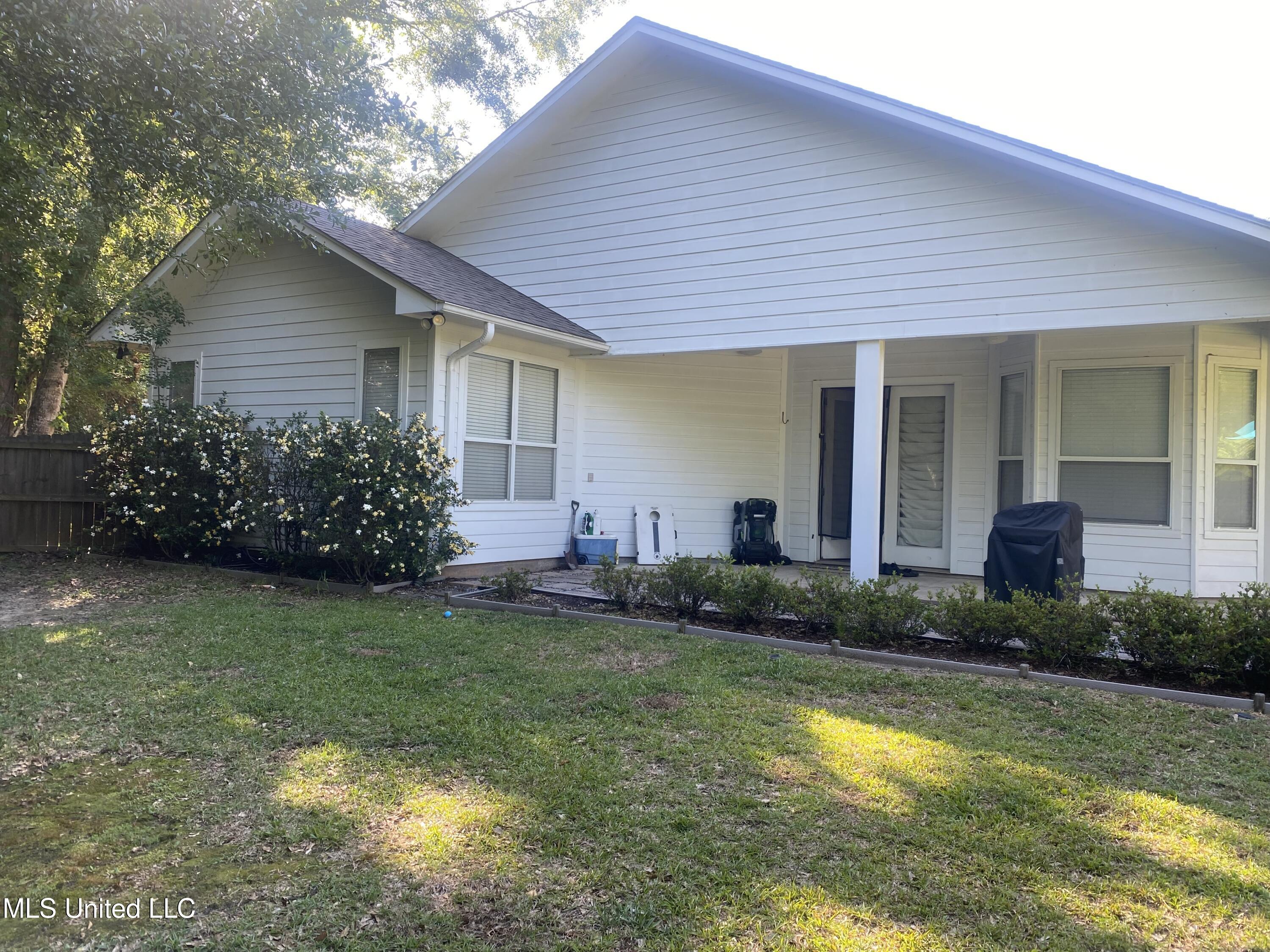 962 Glen Oaks Drive Property Photo 27