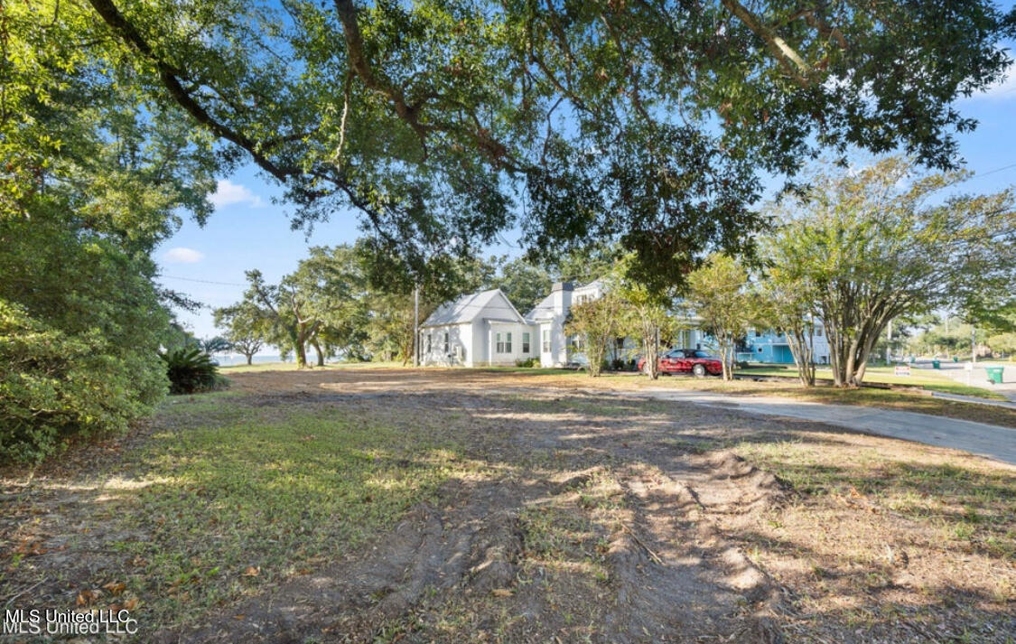 707 2nd Street Property Photo 2