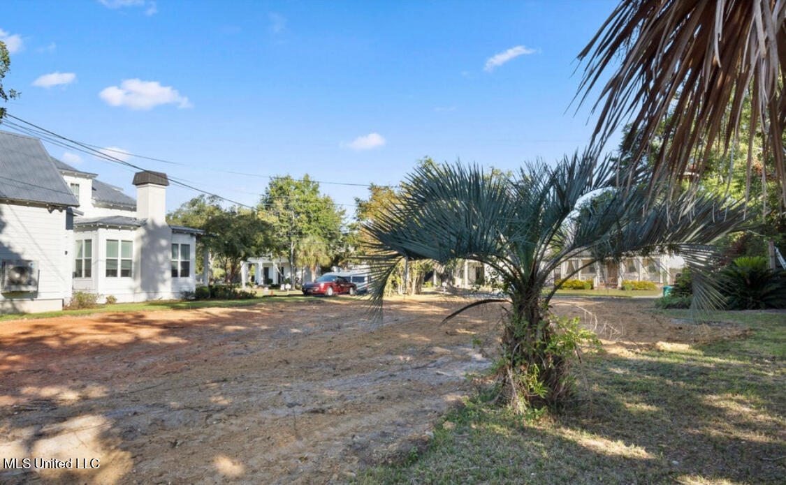 707 2nd Street Property Photo 3