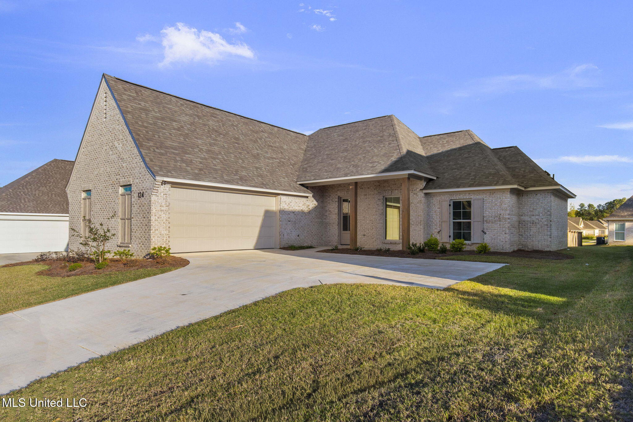 124 Lake Crest Drive Property Photo 3