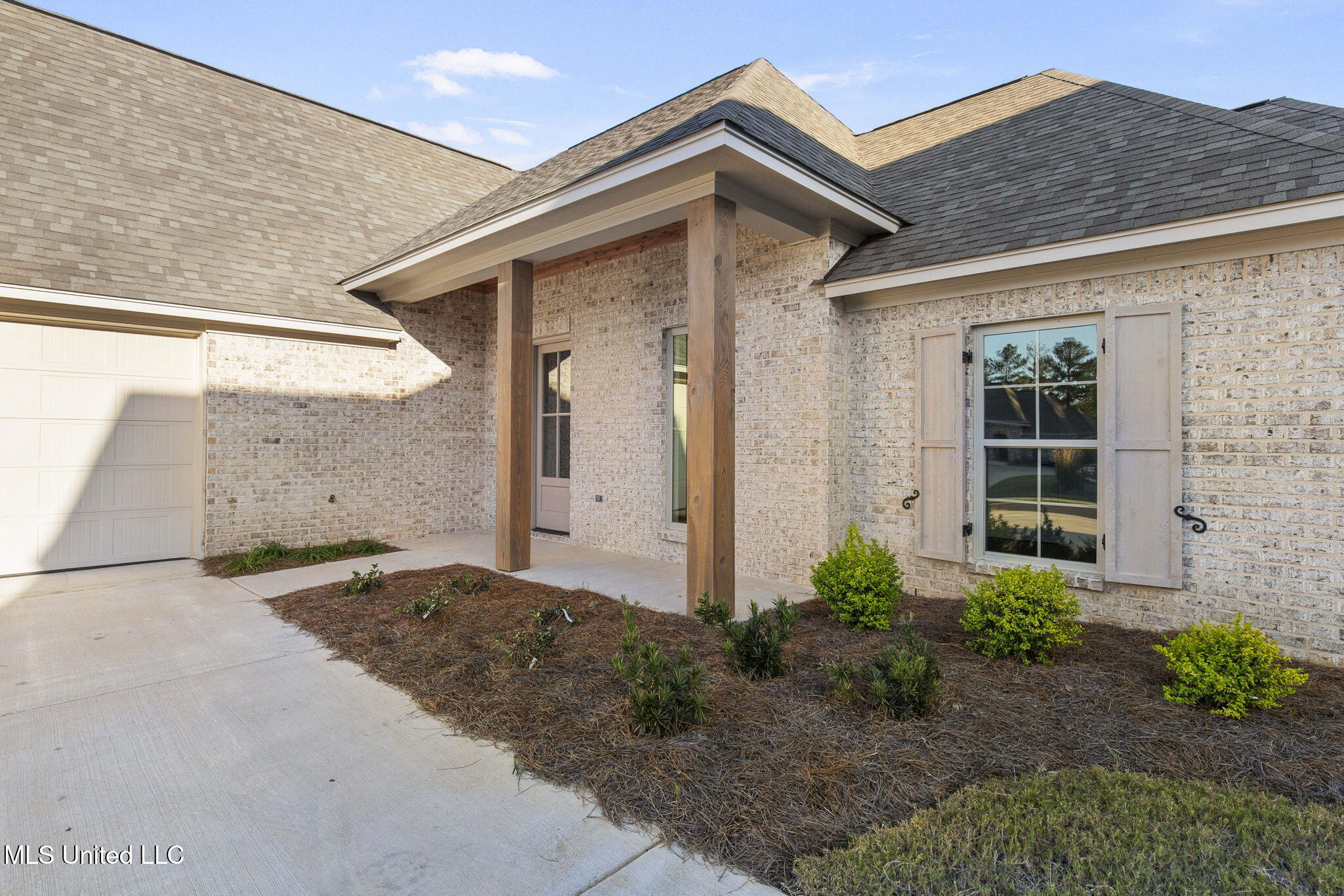 124 Lake Crest Drive Property Photo 5