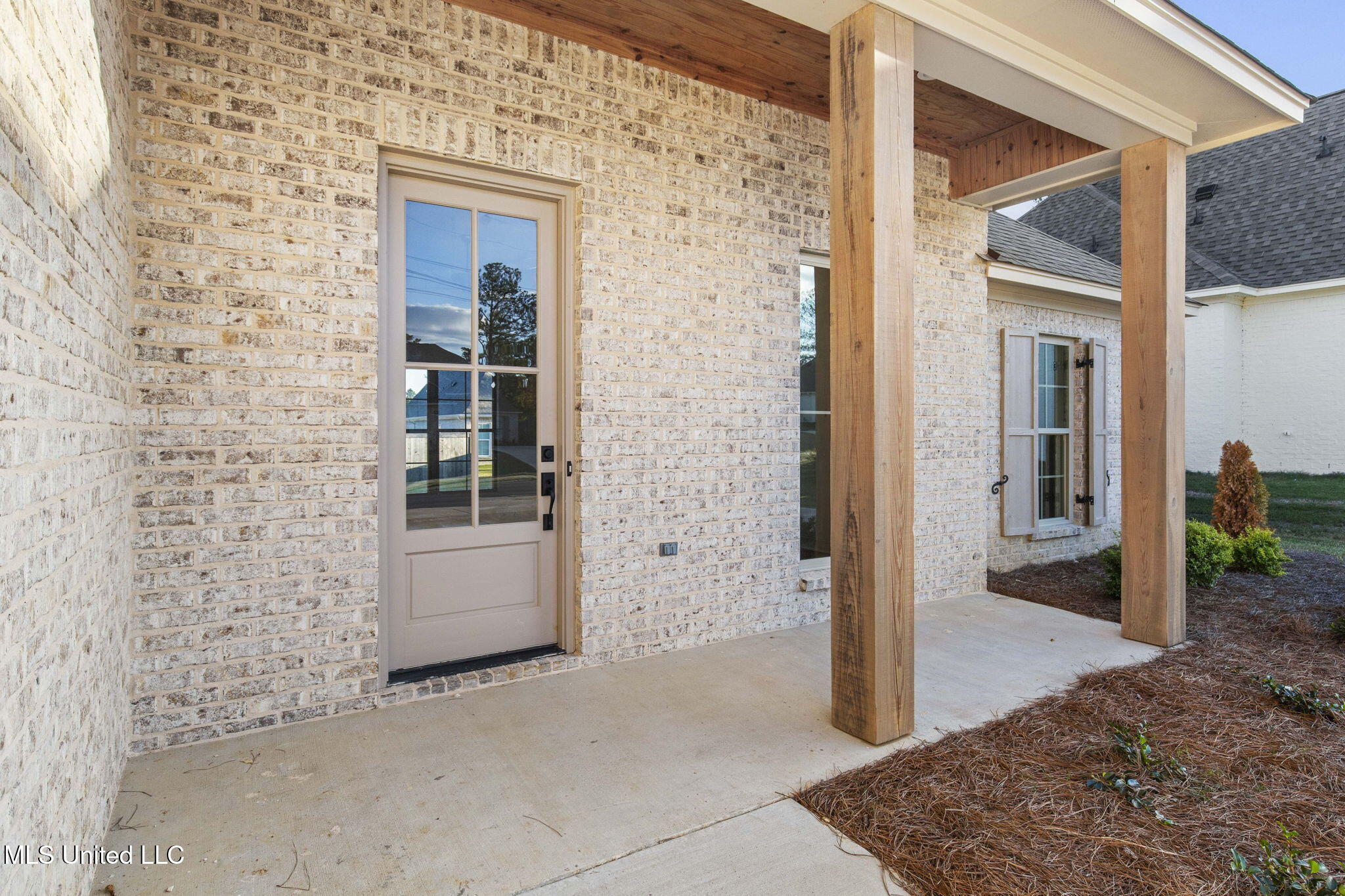 124 Lake Crest Drive Property Photo 6