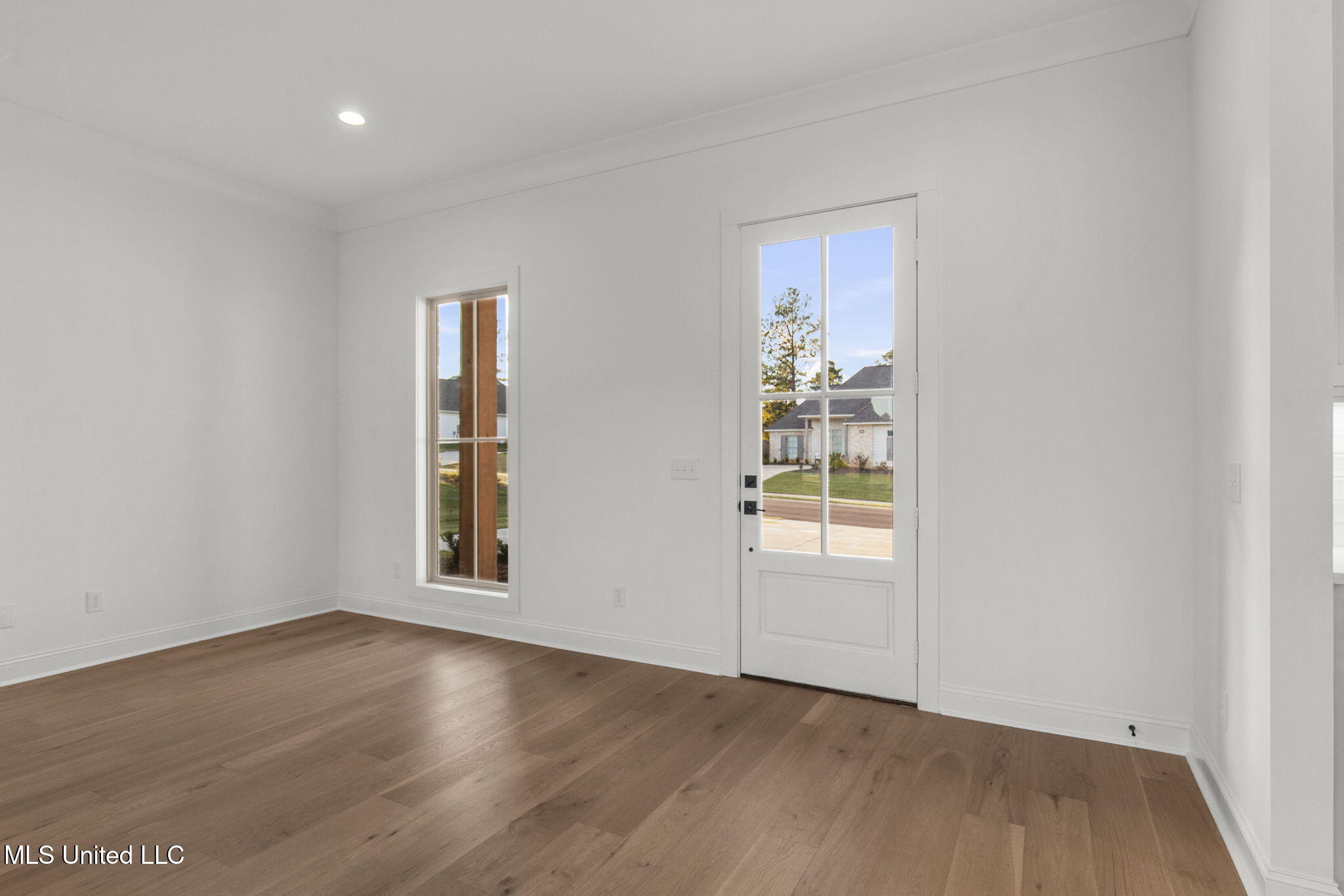 124 Lake Crest Drive Property Photo 7