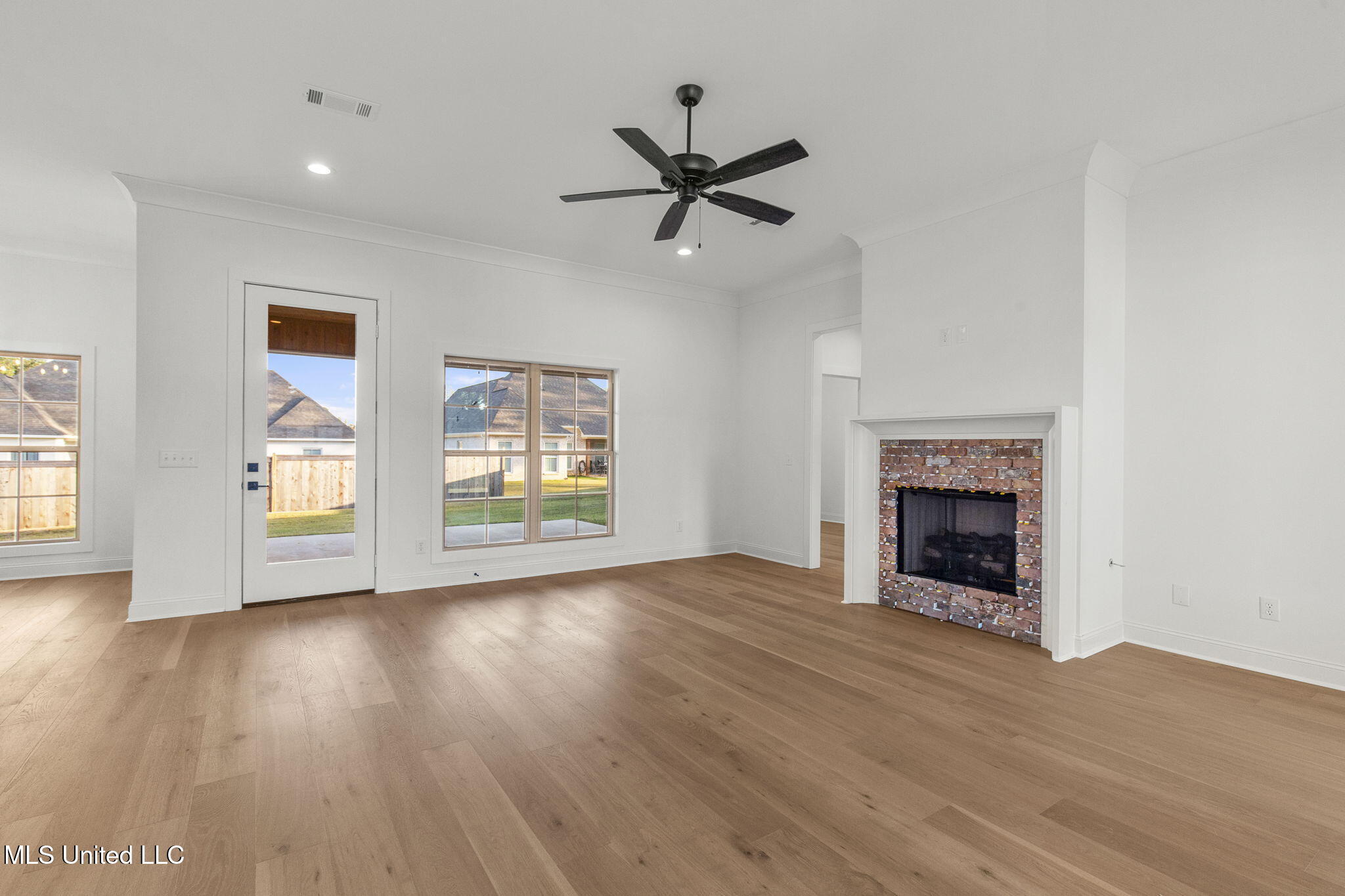 124 Lake Crest Drive Property Photo 9