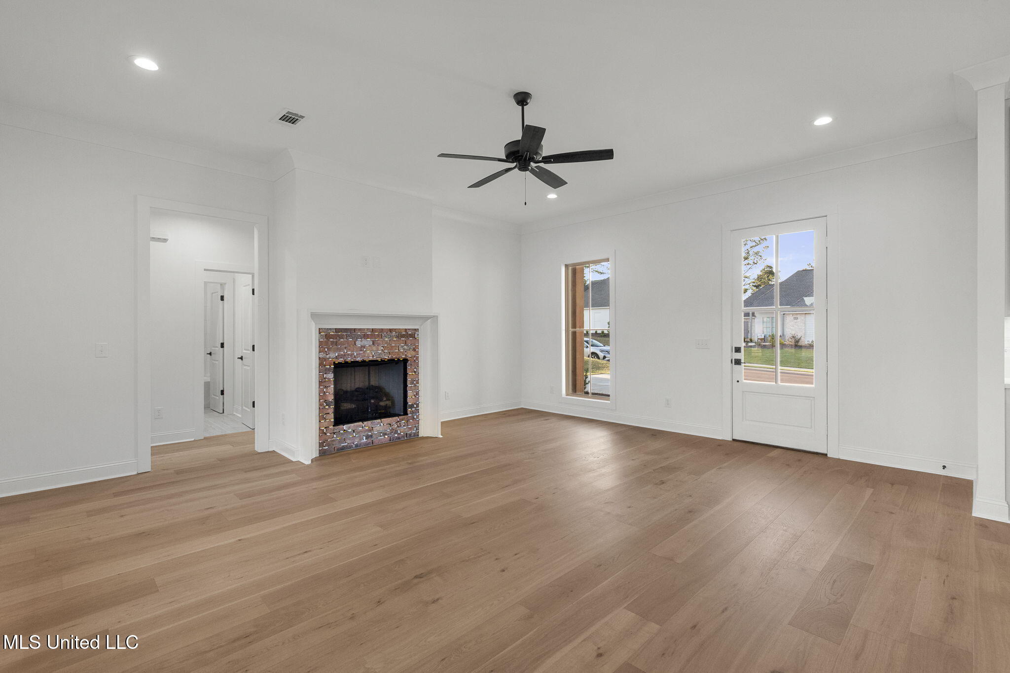 124 Lake Crest Drive Property Photo 10