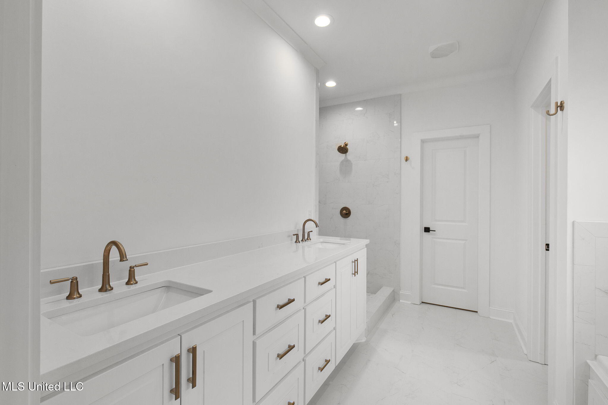 124 Lake Crest Drive Property Photo 22