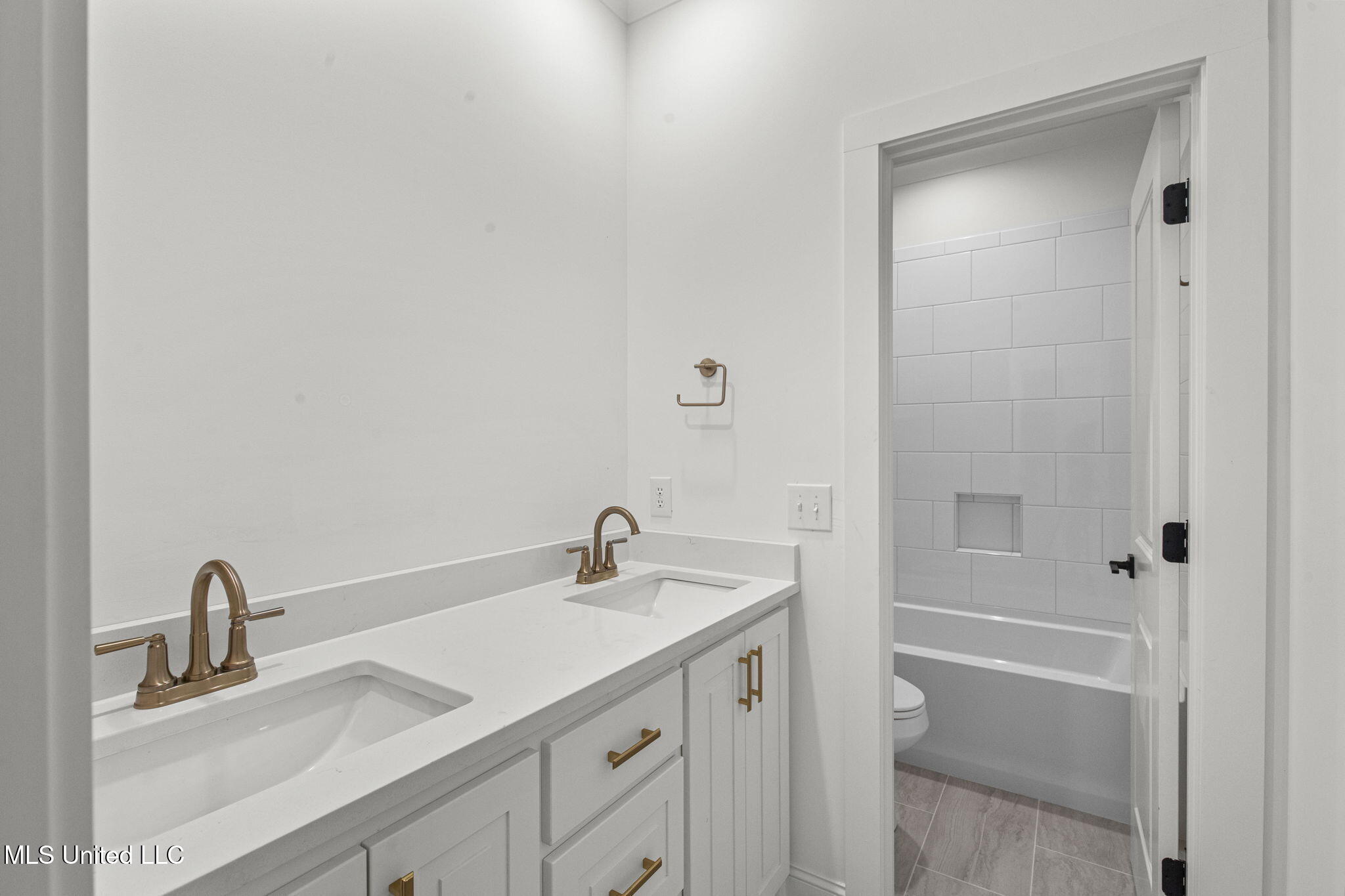 124 Lake Crest Drive Property Photo 40