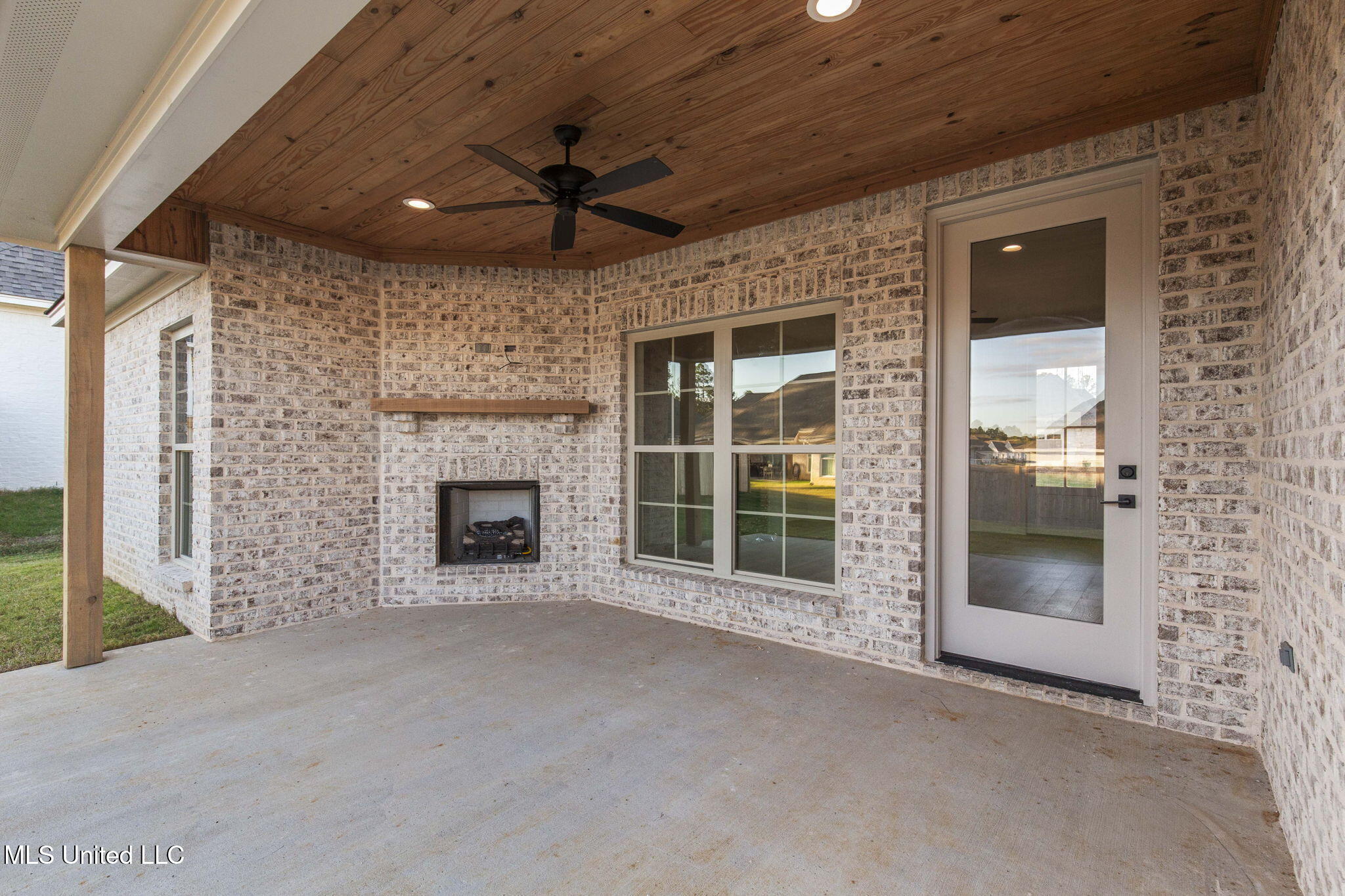 124 Lake Crest Drive Property Photo 43