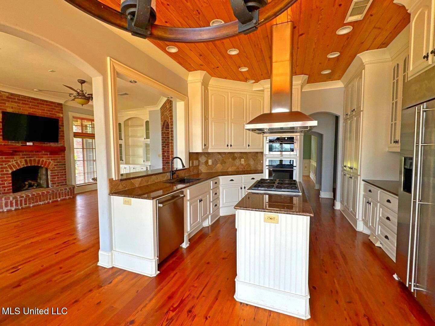 162 Lake Ridge Drive Property Photo 5
