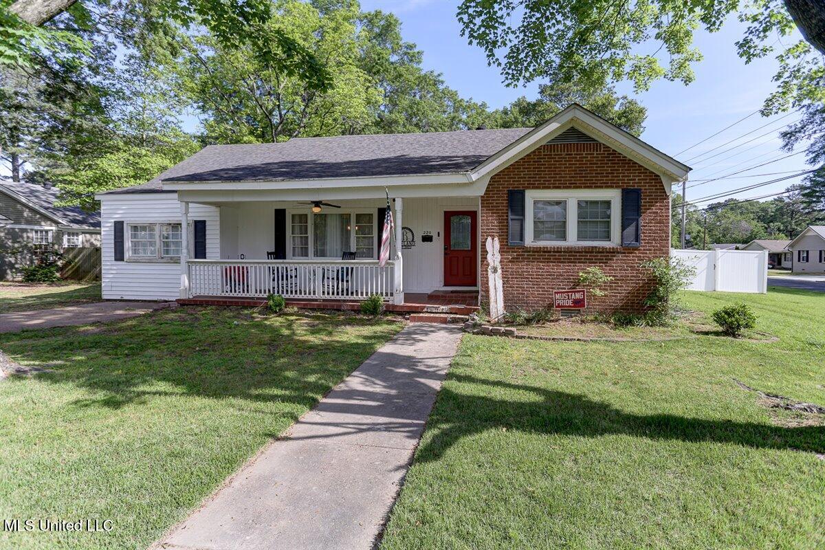 220 Mckie Street Property Photo 1