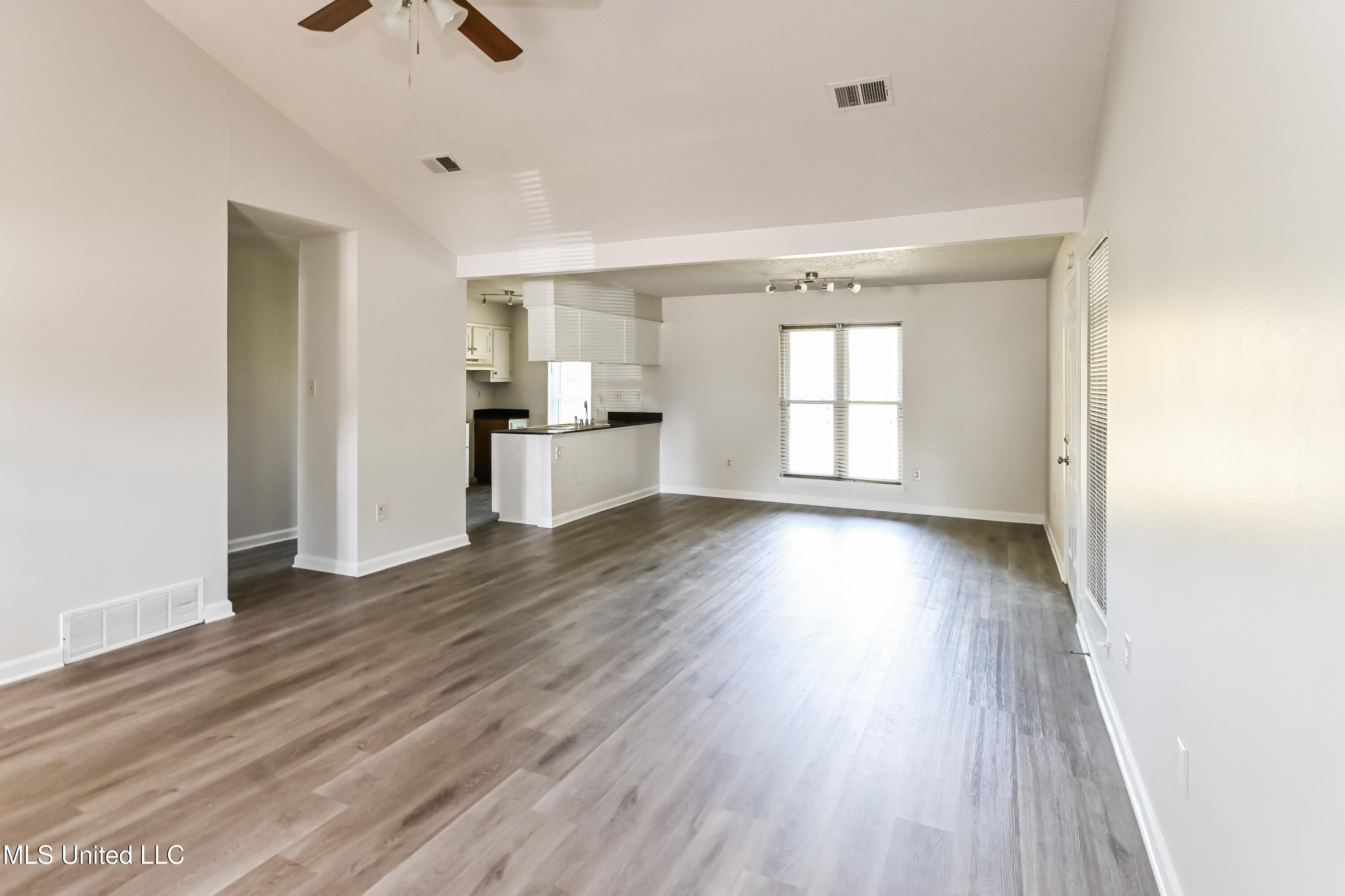 6712 Magnolia Drive Property Photo 5