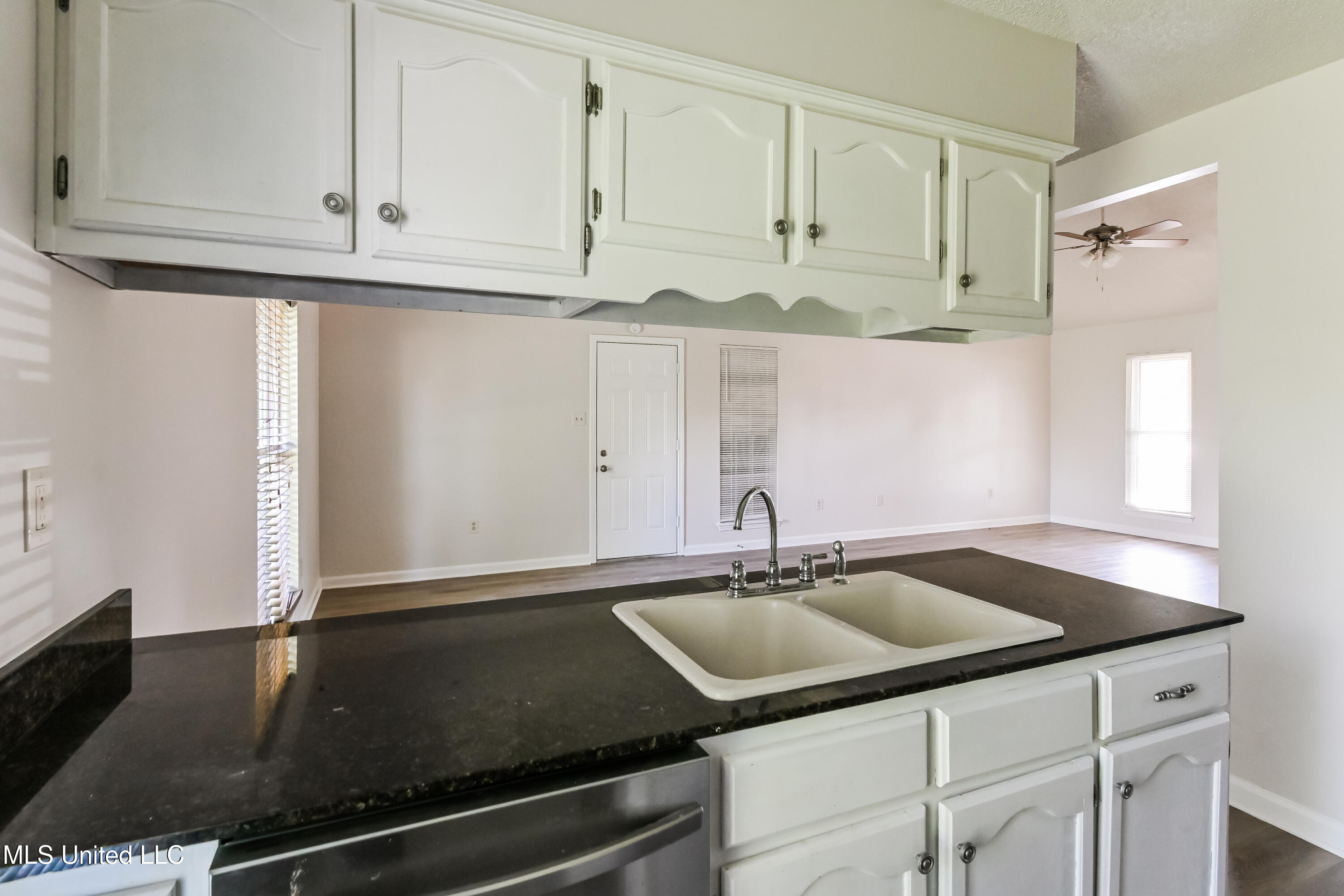 6712 Magnolia Drive Property Photo 8