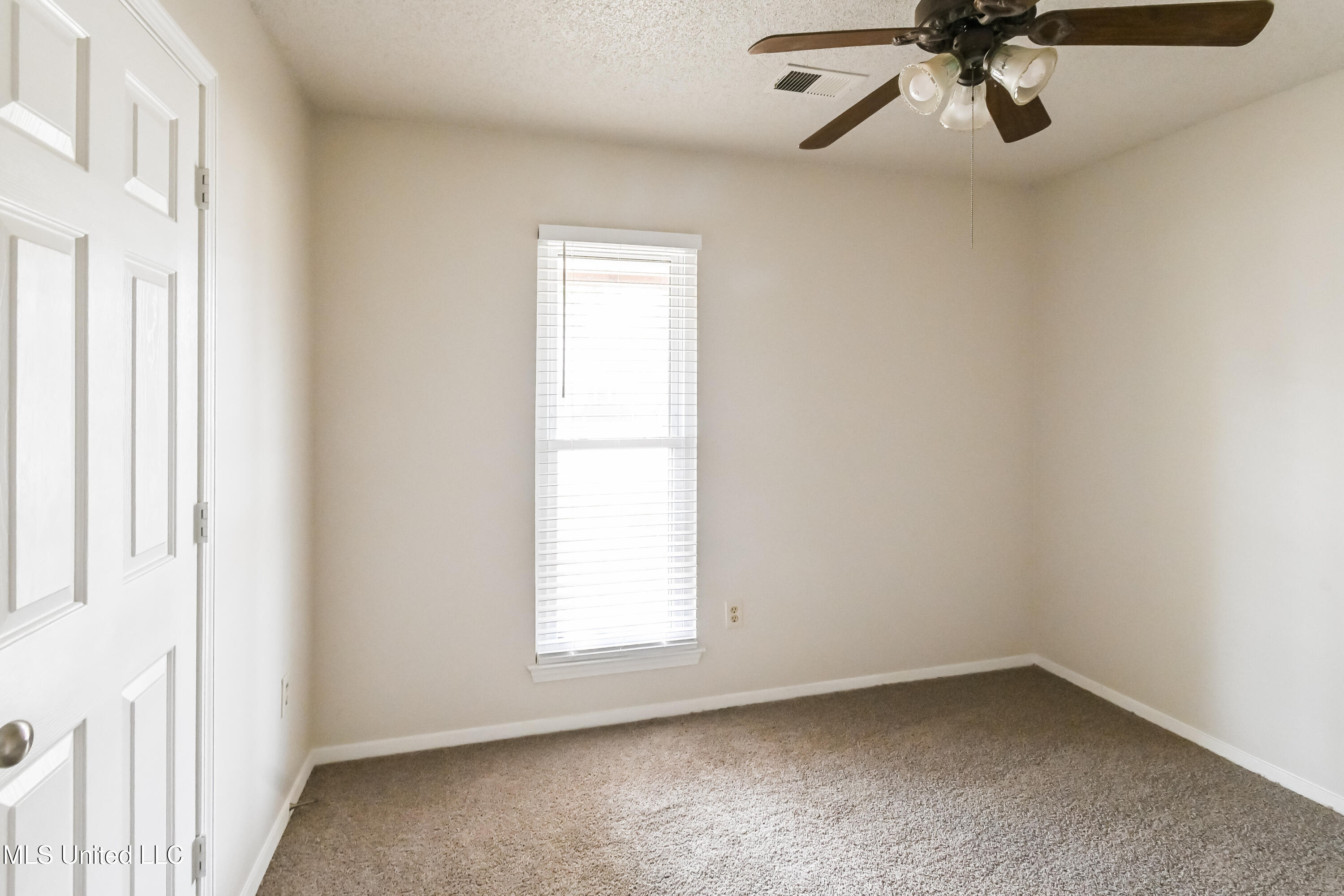 6712 Magnolia Drive Property Photo 14