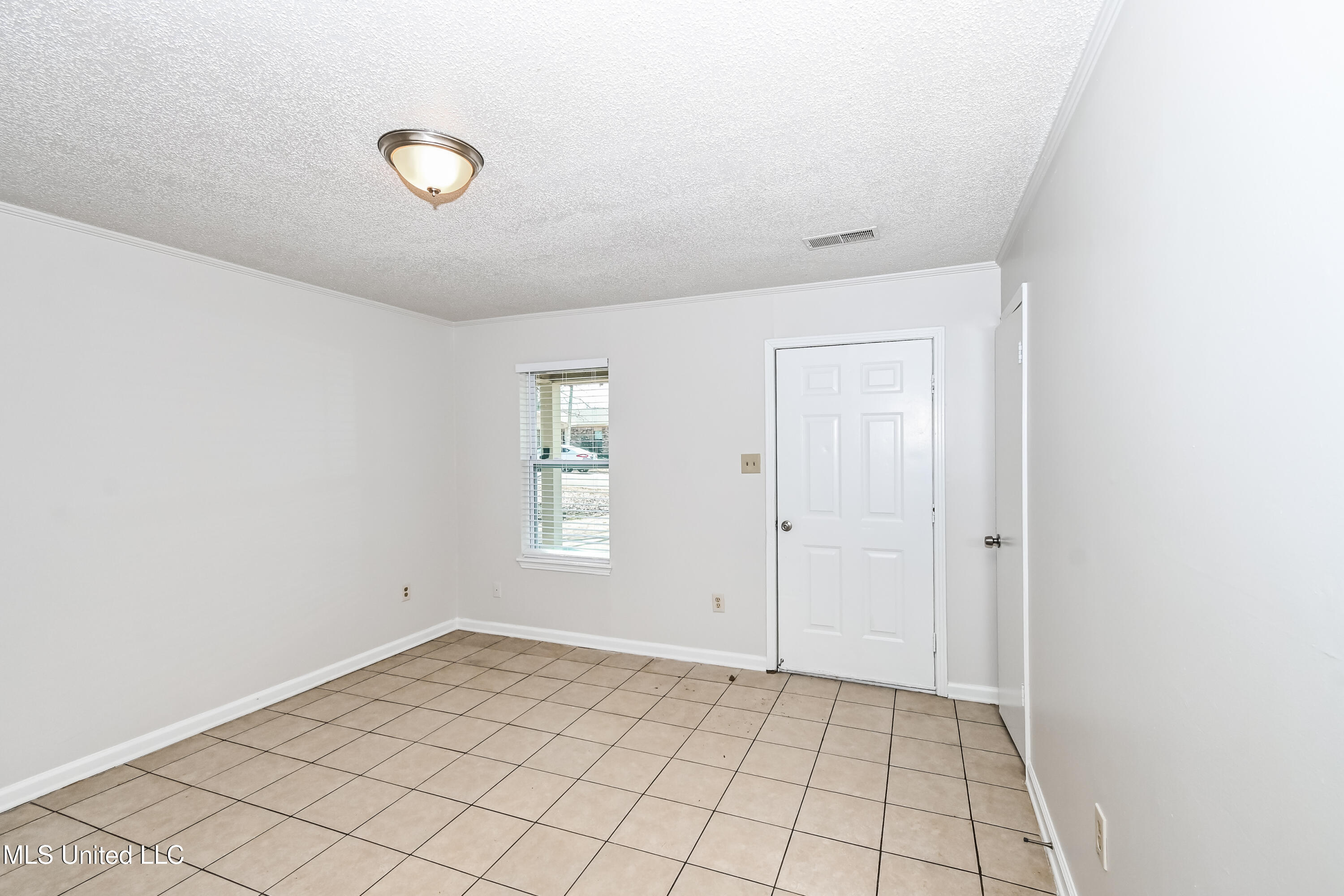 10400 Lafayette Drive Property Photo 5