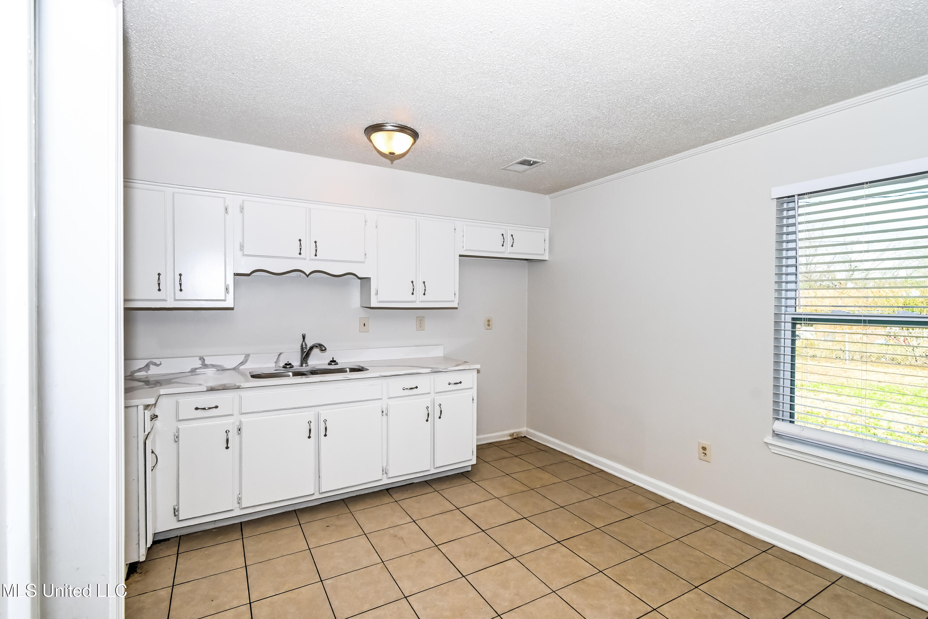 10400 Lafayette Drive Property Photo 7