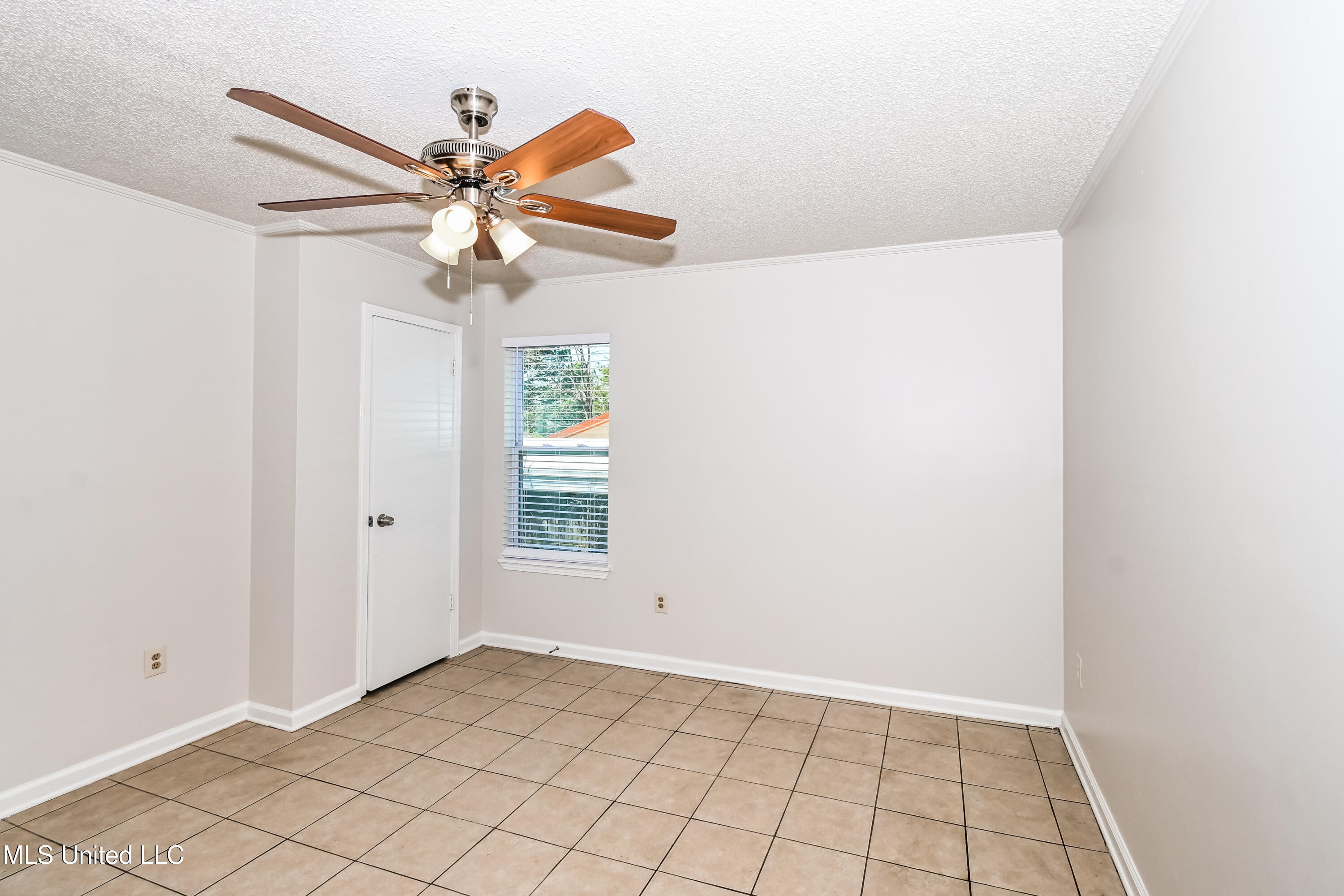 10400 Lafayette Drive Property Photo 8