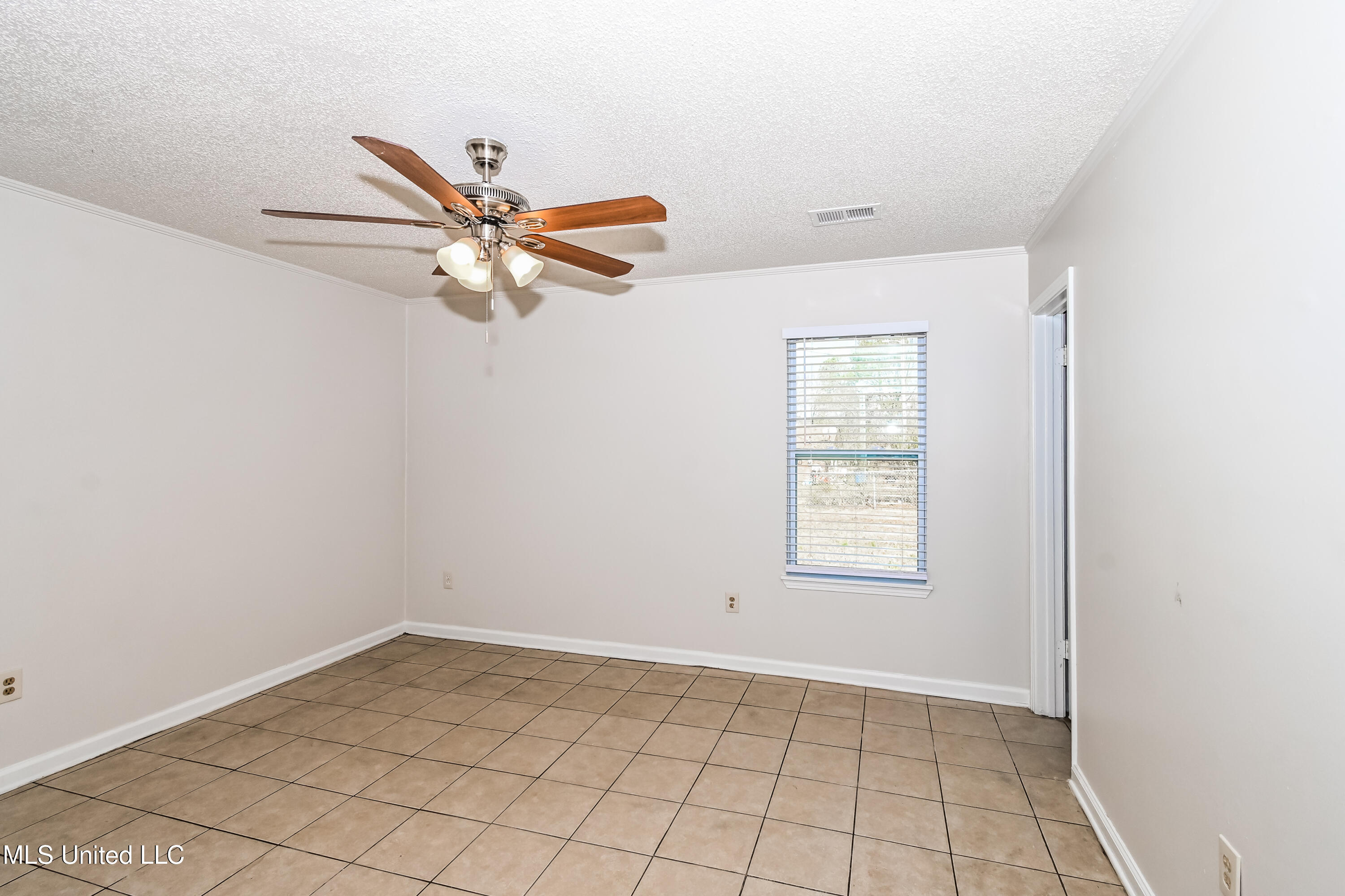 10400 Lafayette Drive Property Photo 9