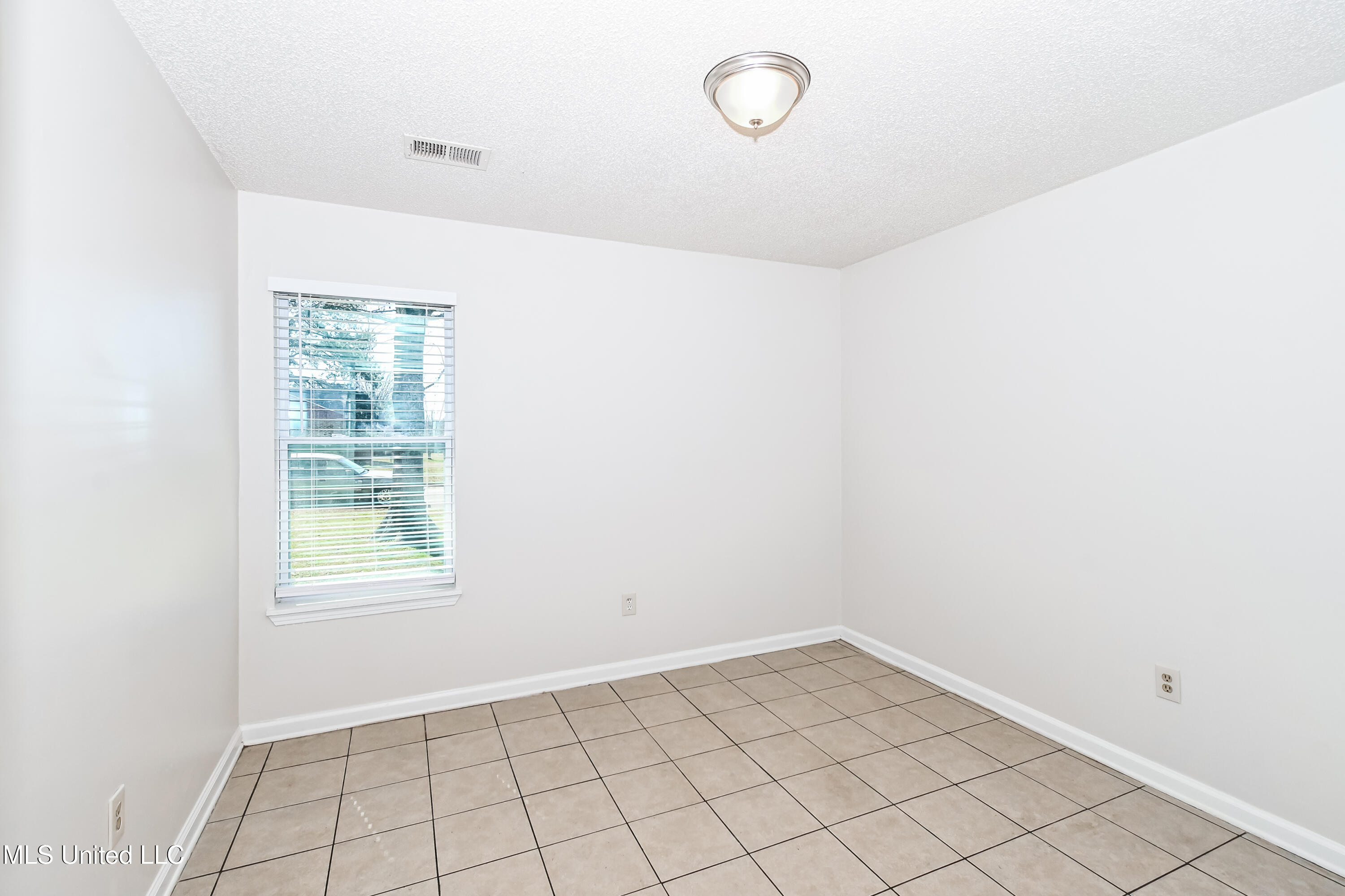 10400 Lafayette Drive Property Photo 14