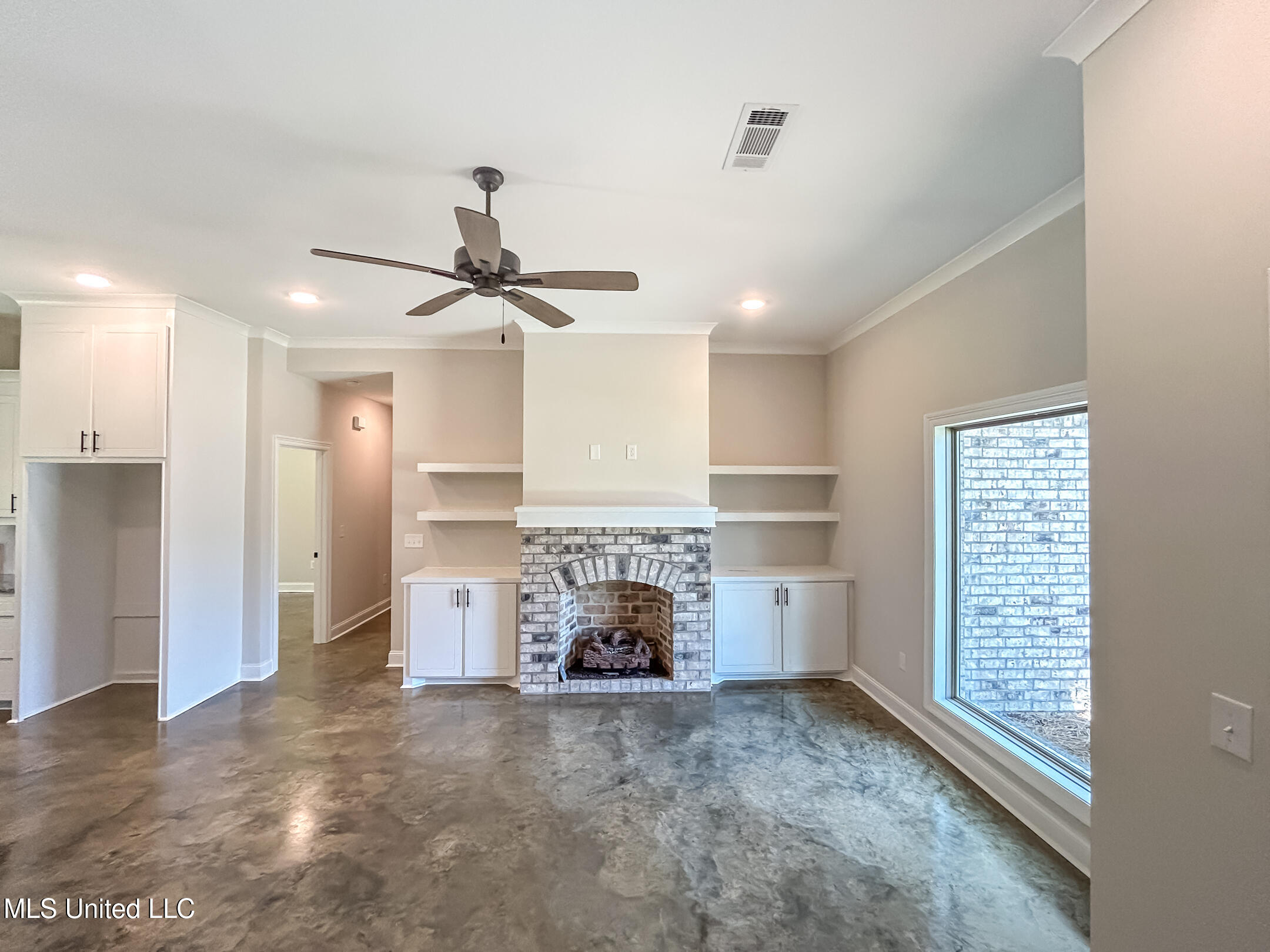 968 Riverside Lane Property Photo 6