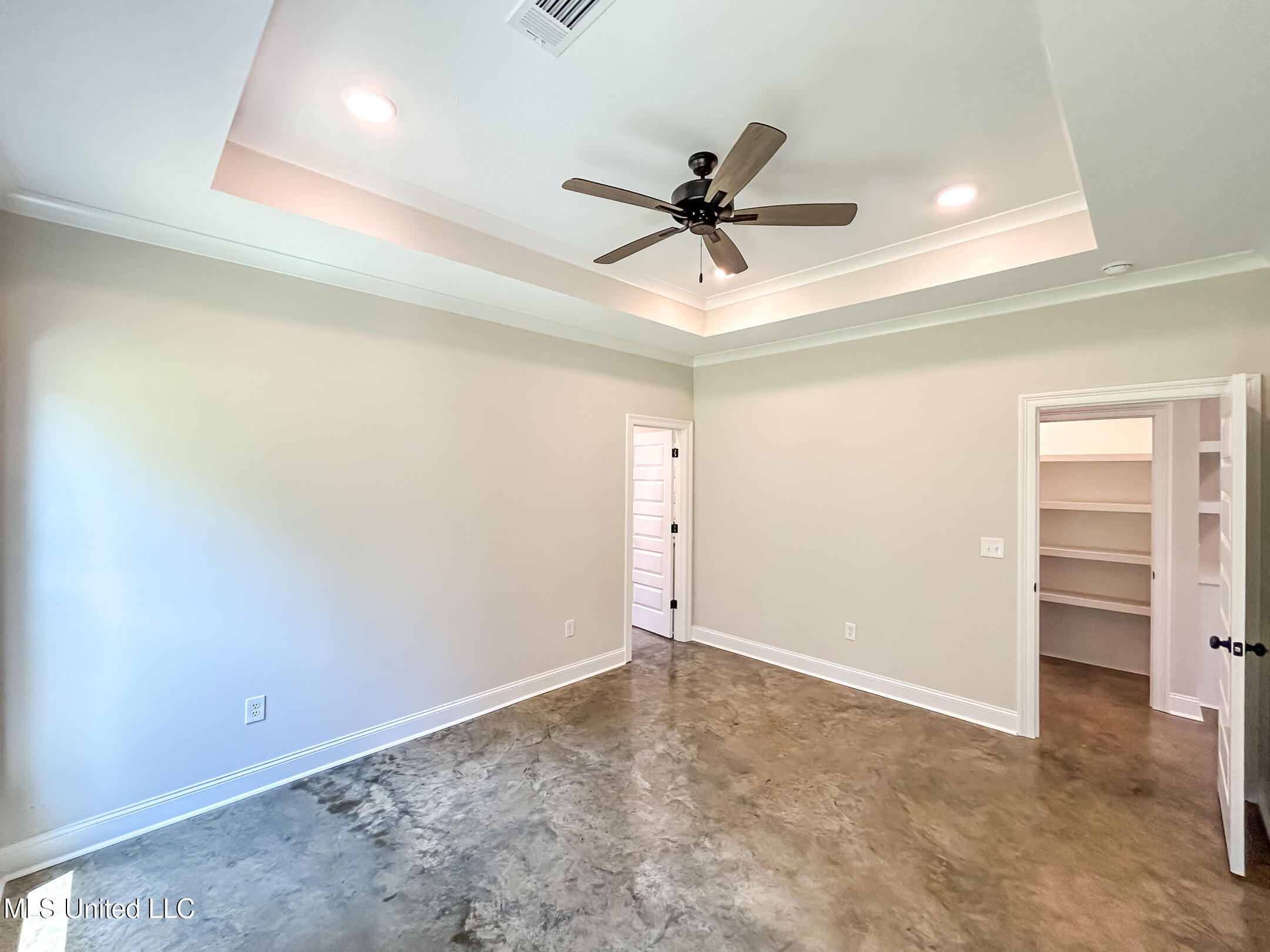 968 Riverside Lane Property Photo 8