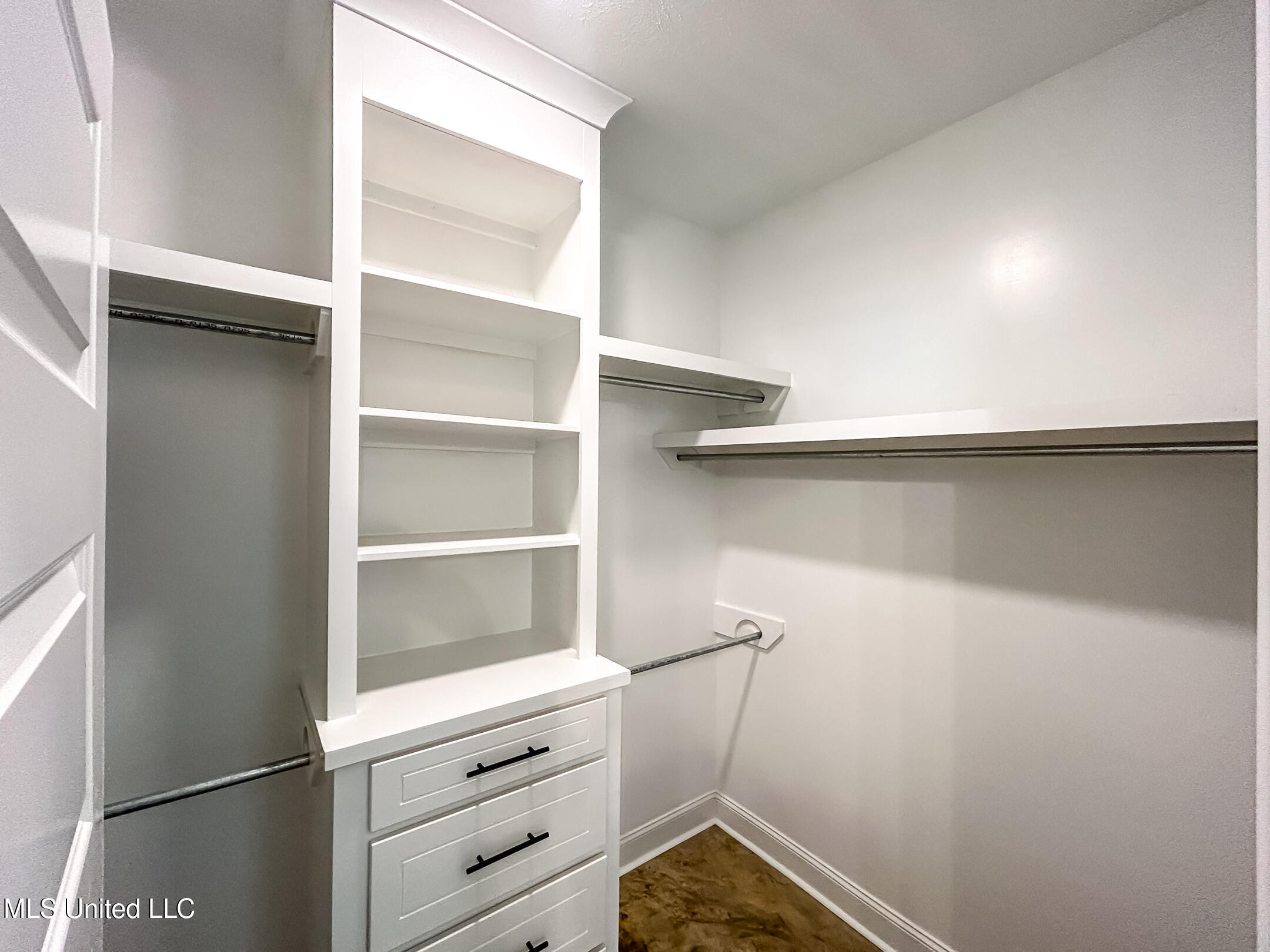 968 Riverside Lane Property Photo 12