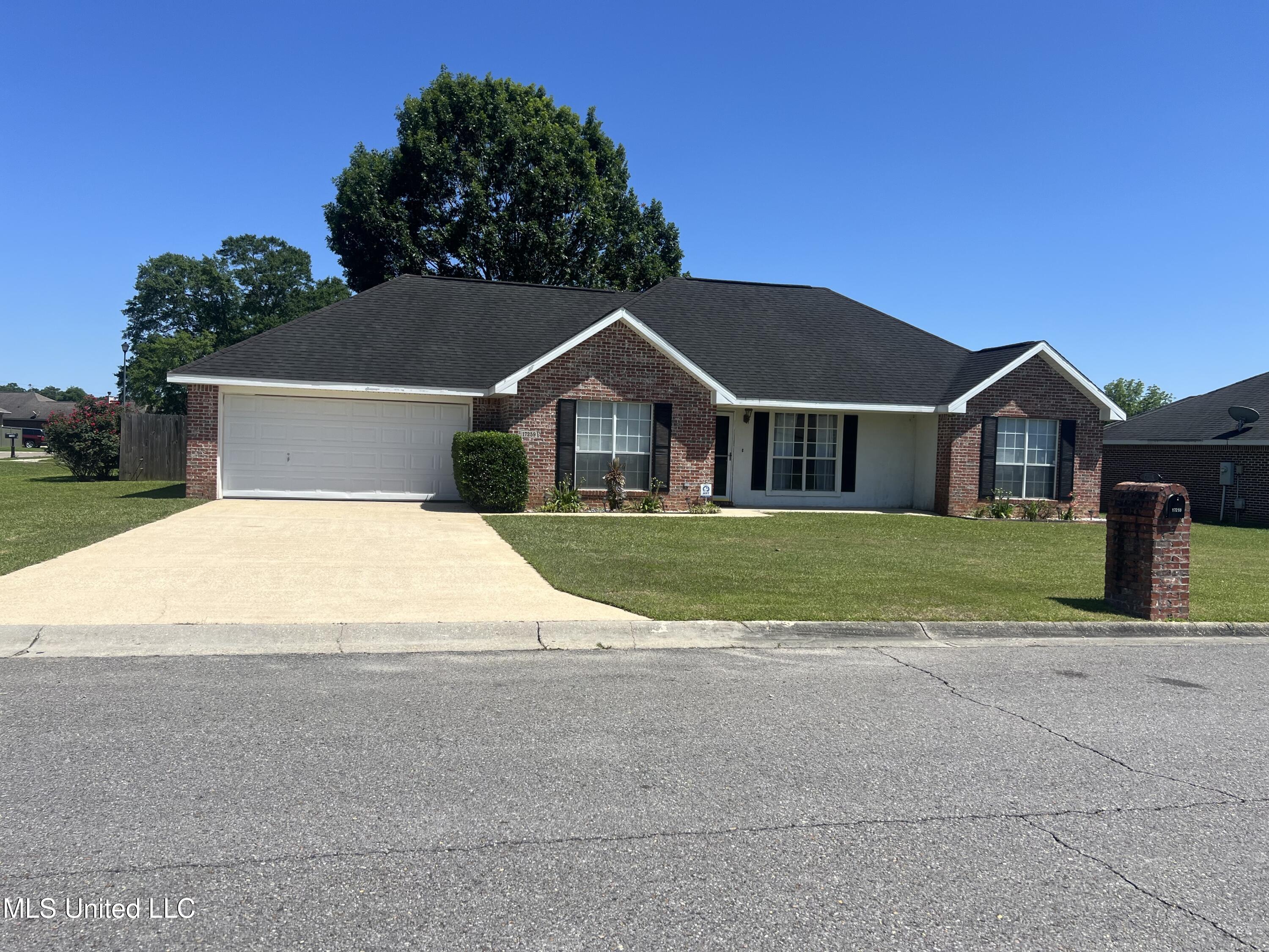 17259 Meadowbrook Drive Property Photo 1
