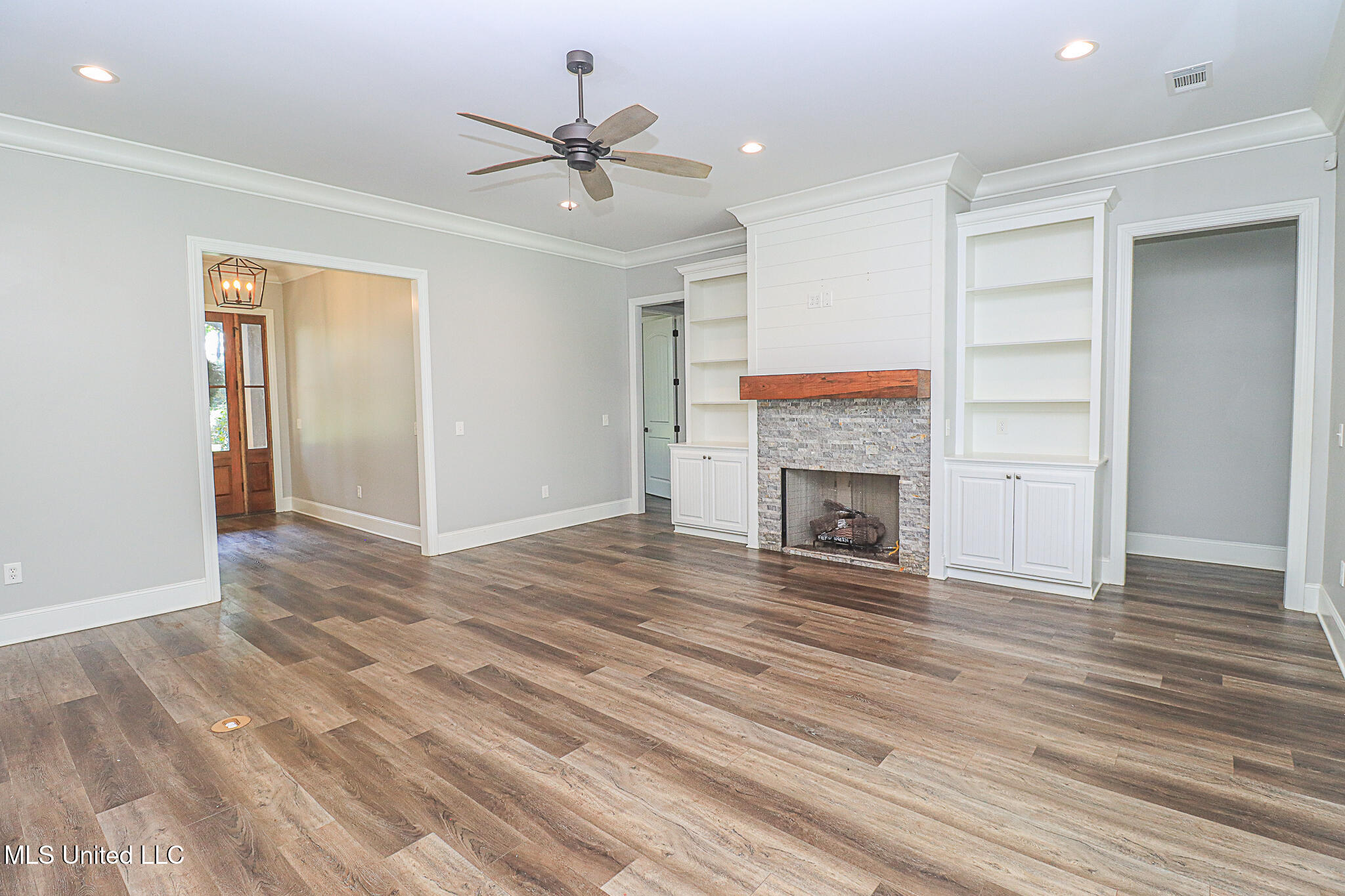195 Lorman Lane Property Photo 8