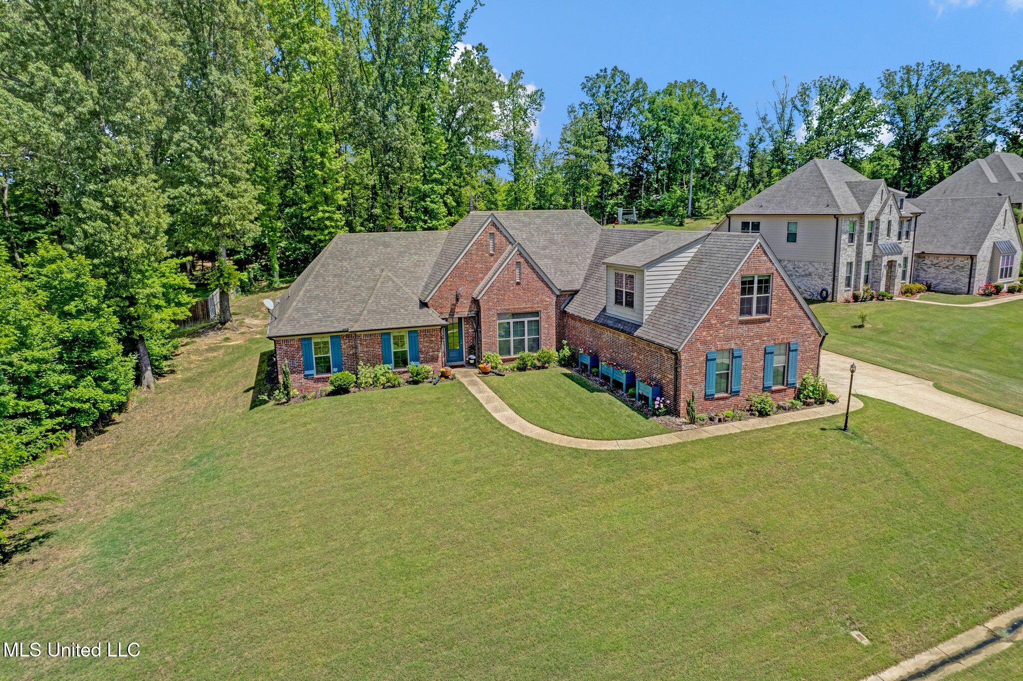 4884 Antebellum Lane Property Photo 2