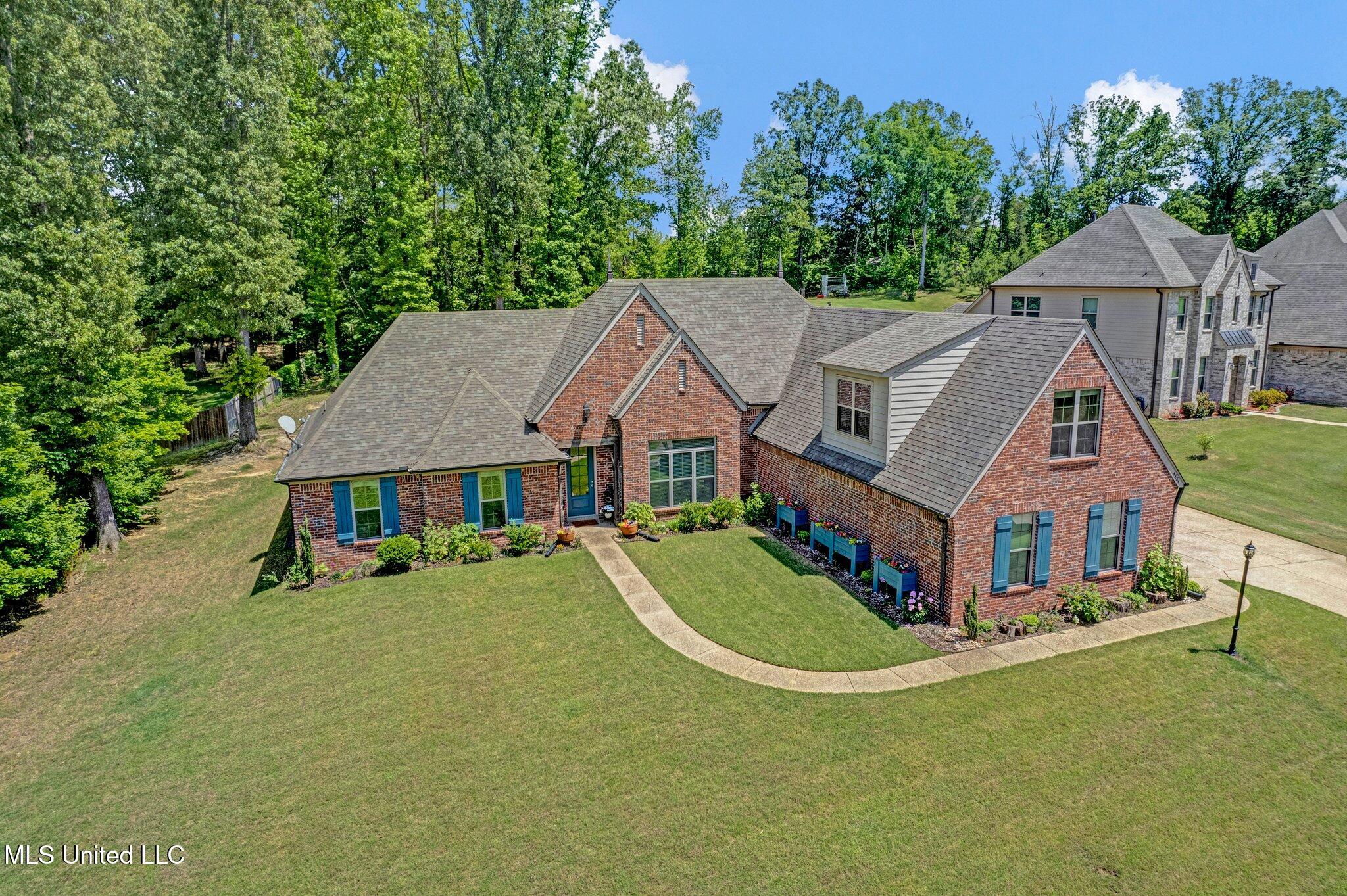 4884 Antebellum Lane Property Photo 5