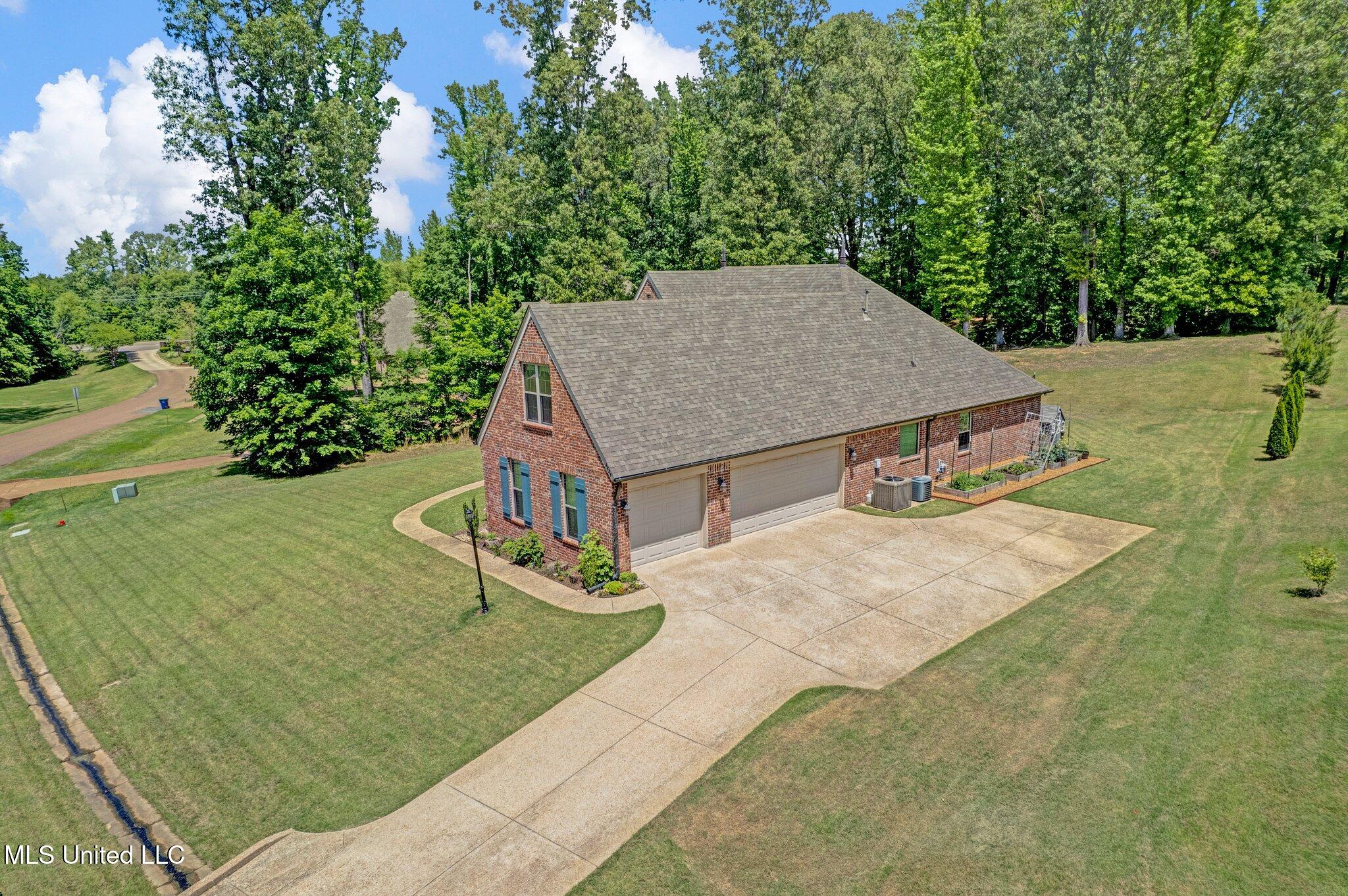 4884 Antebellum Lane Property Photo 8