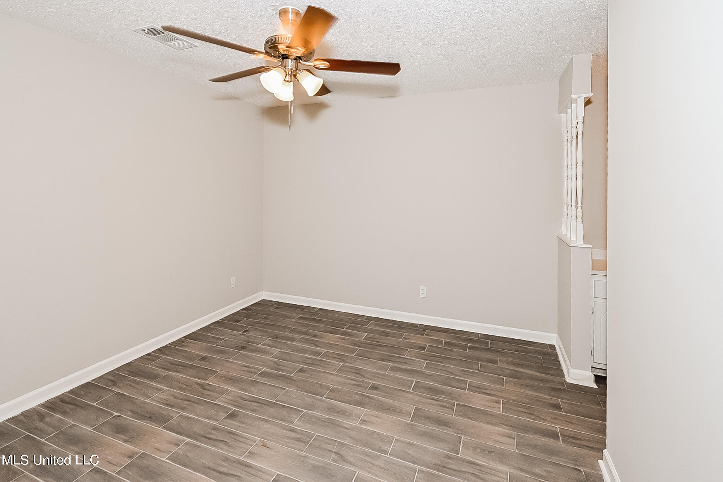 939 Valley Springs Drive Property Photo 7