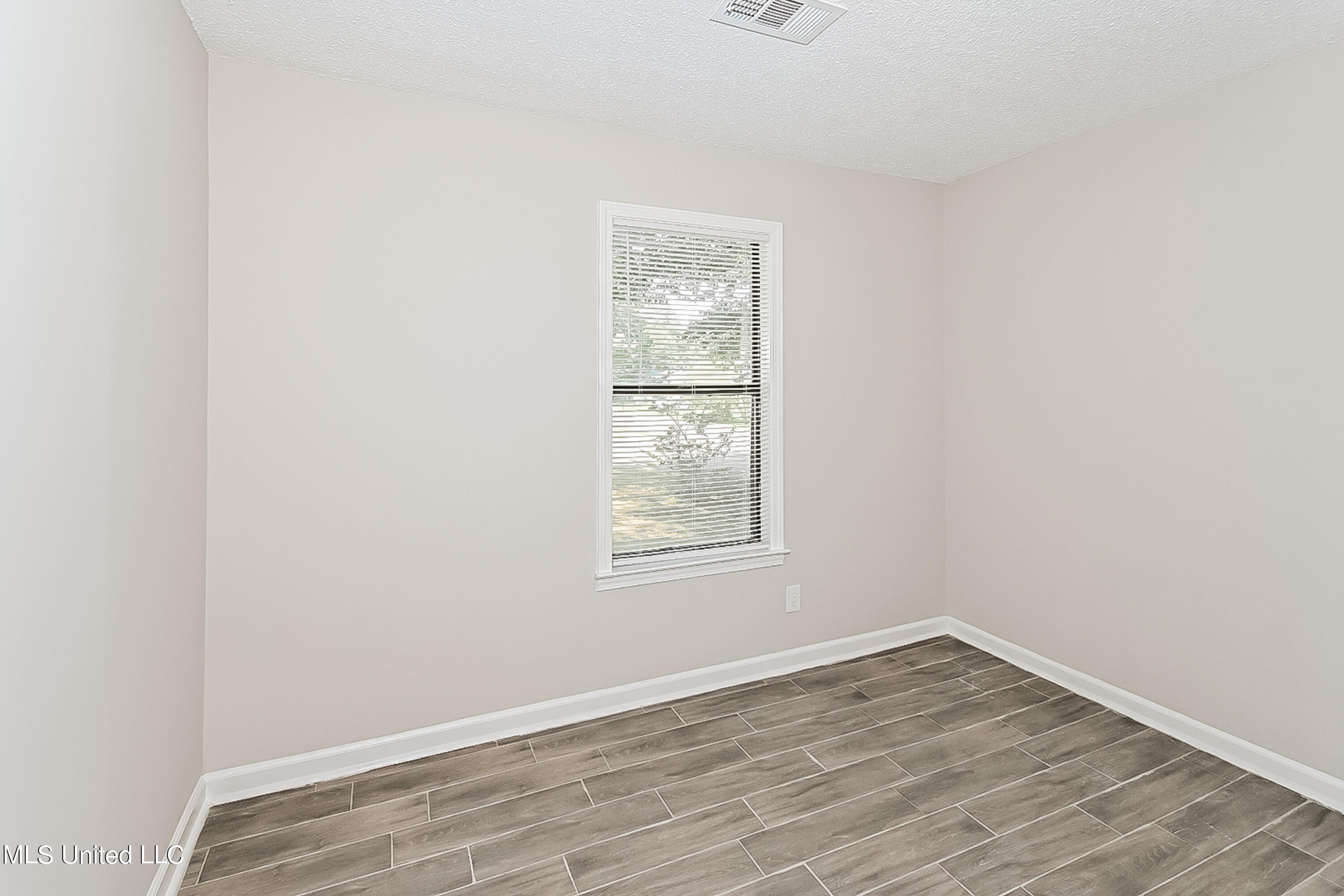 939 Valley Springs Drive Property Photo 10