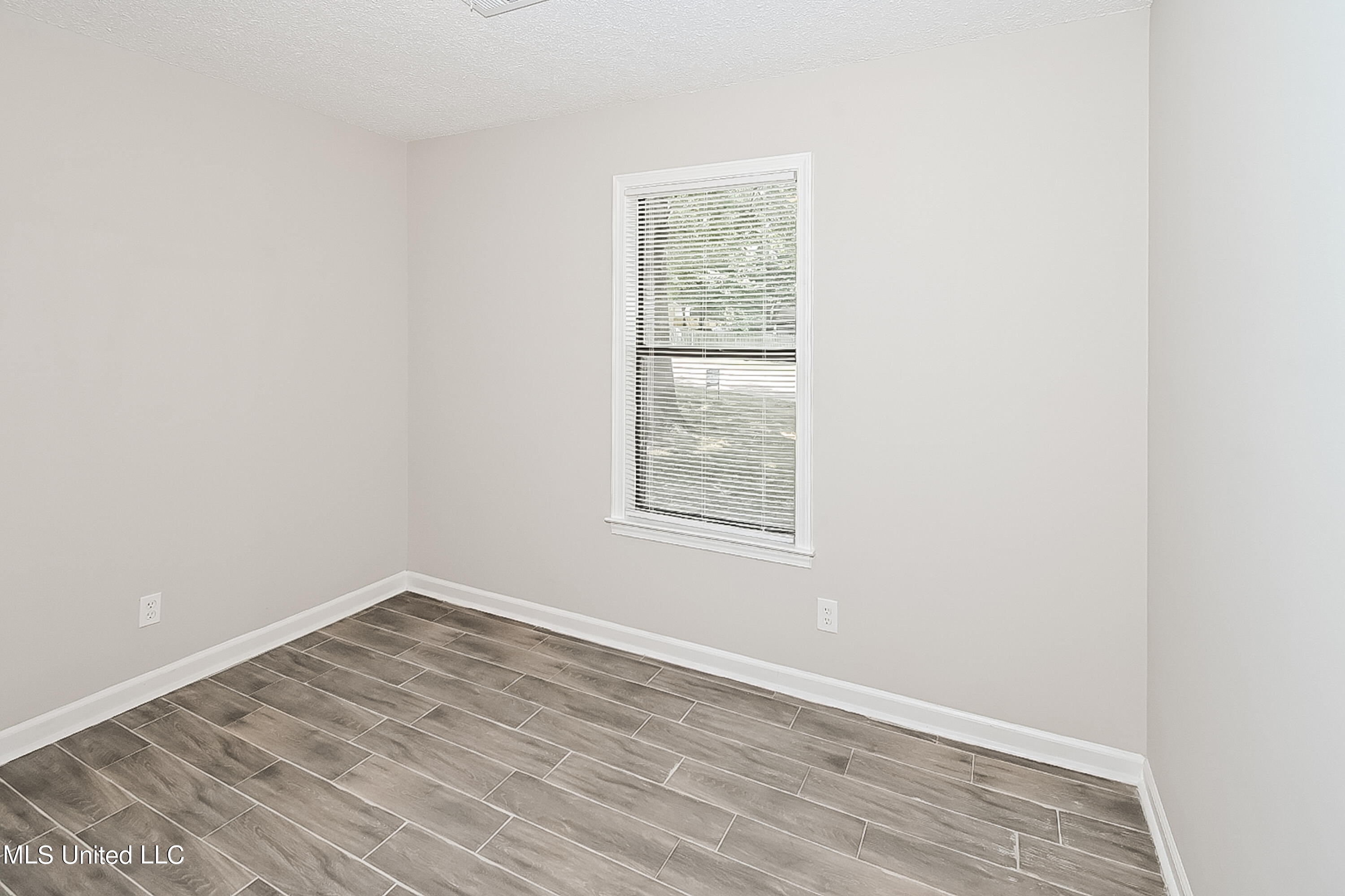 939 Valley Springs Drive Property Photo 11