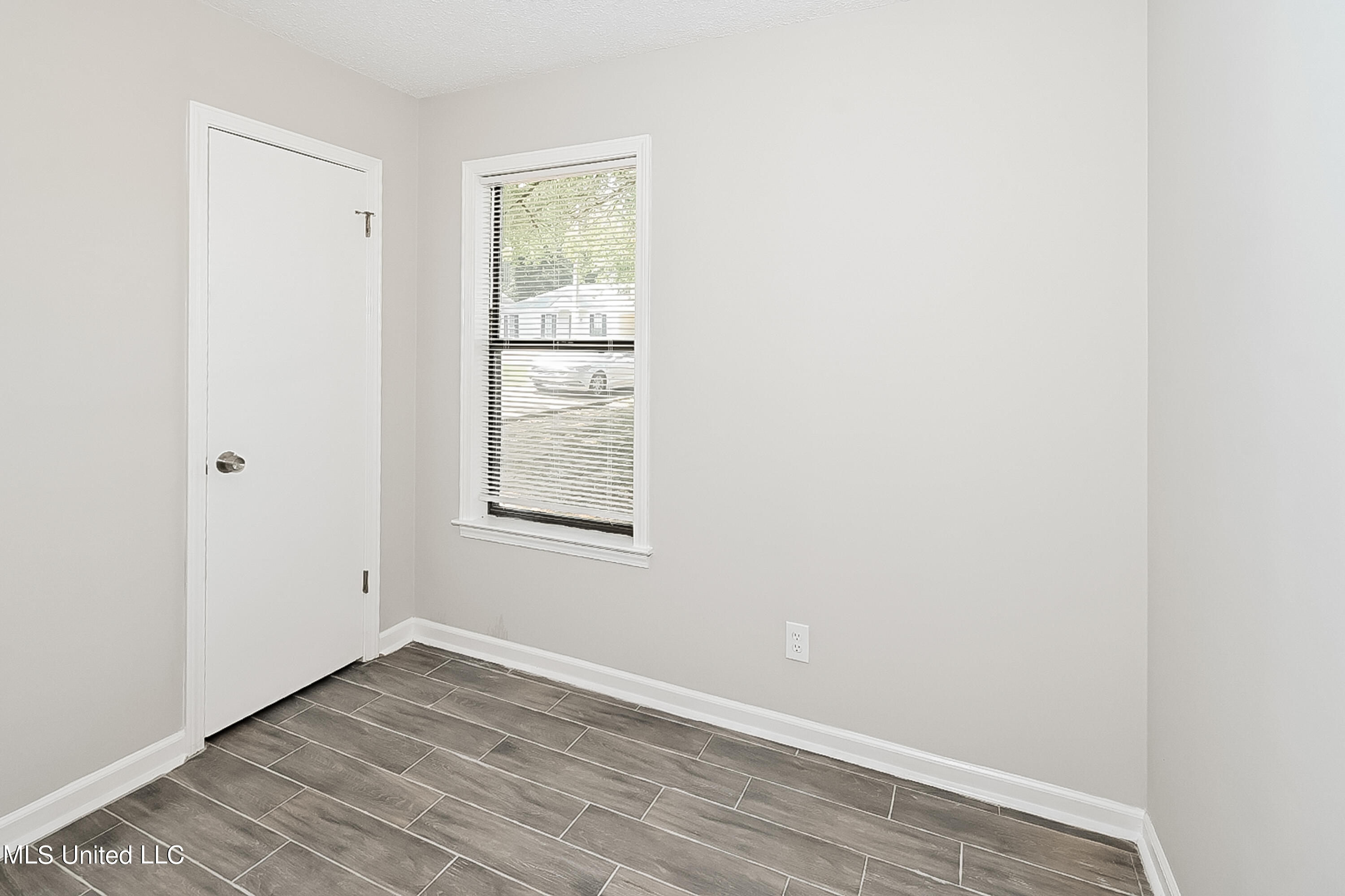 939 Valley Springs Drive Property Photo 12