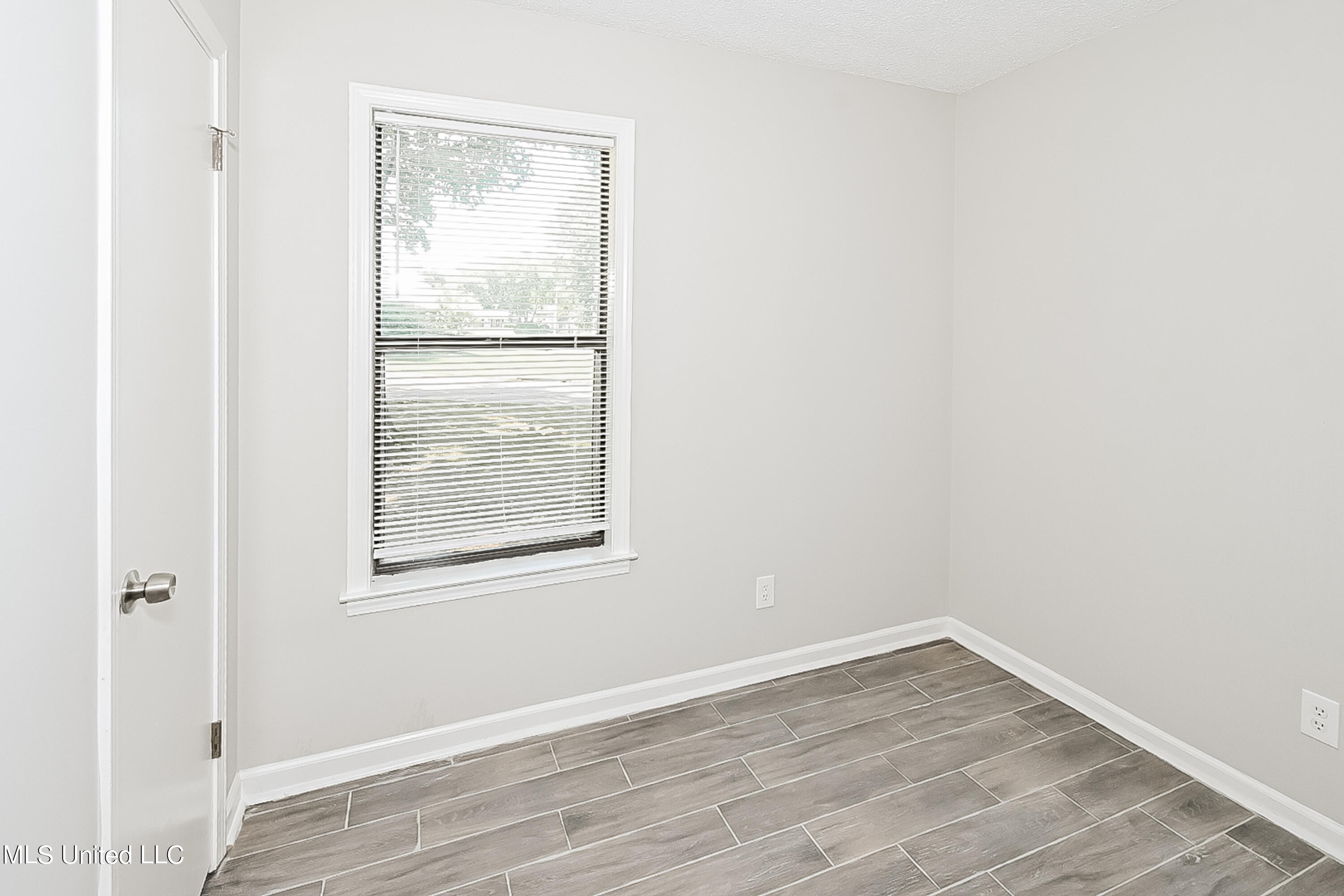 939 Valley Springs Drive Property Photo 13