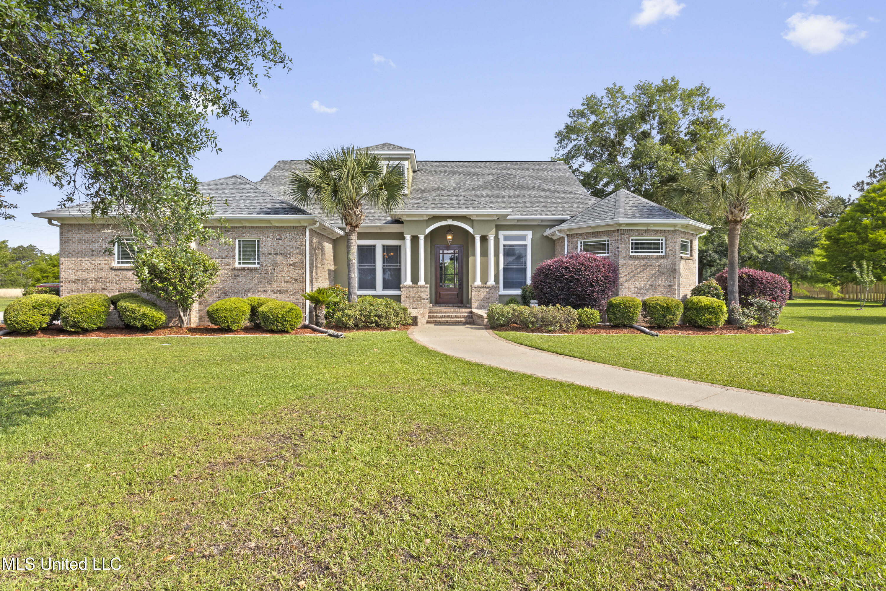 12240 S Lake Forest Drive Property Photo 1
