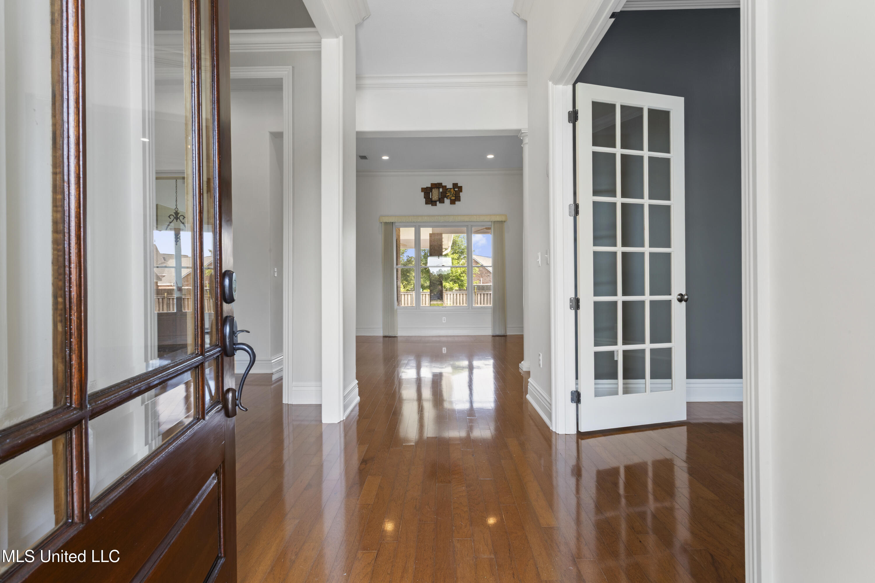 12240 S Lake Forest Drive Property Photo 8