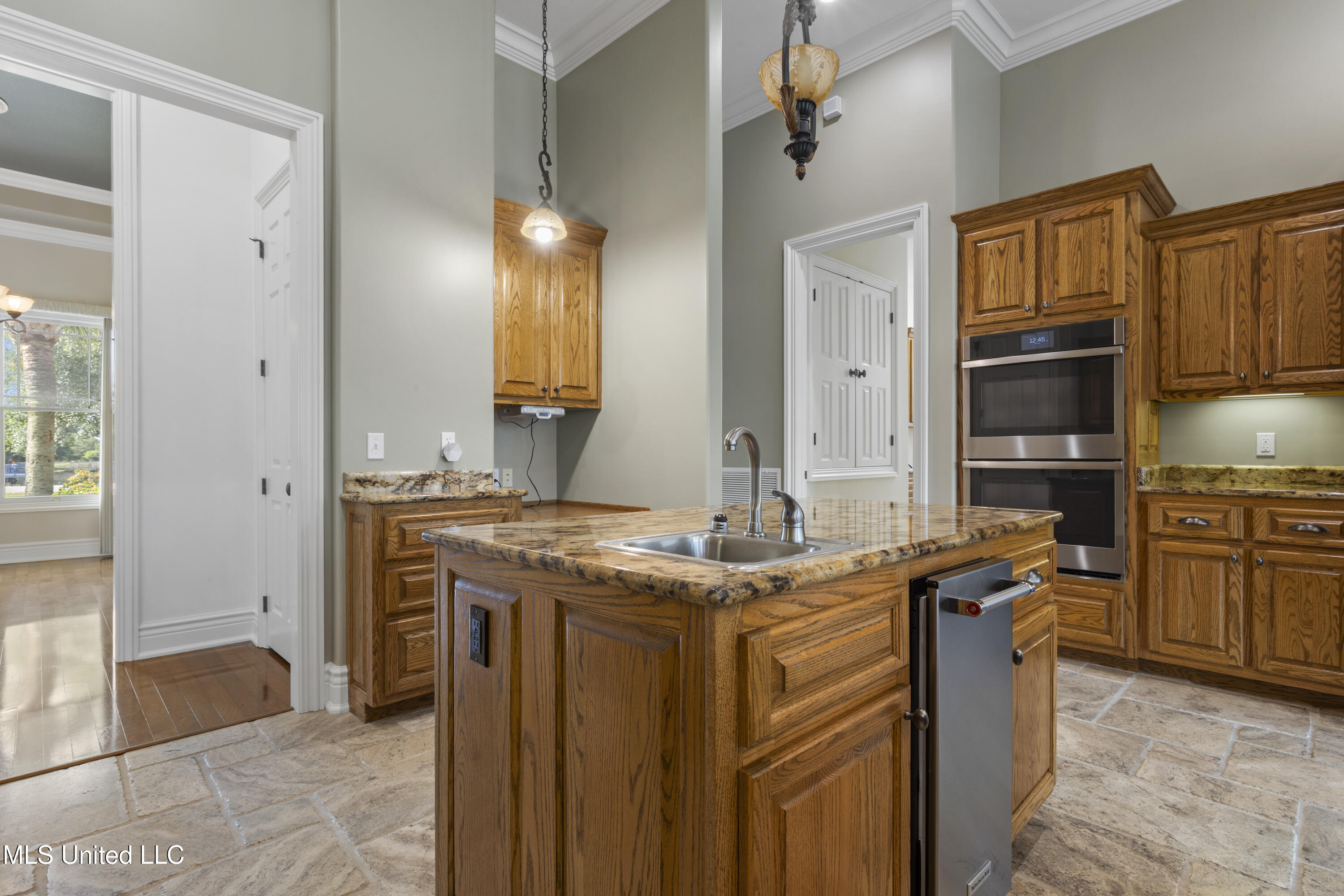12240 S Lake Forest Drive Property Photo 12