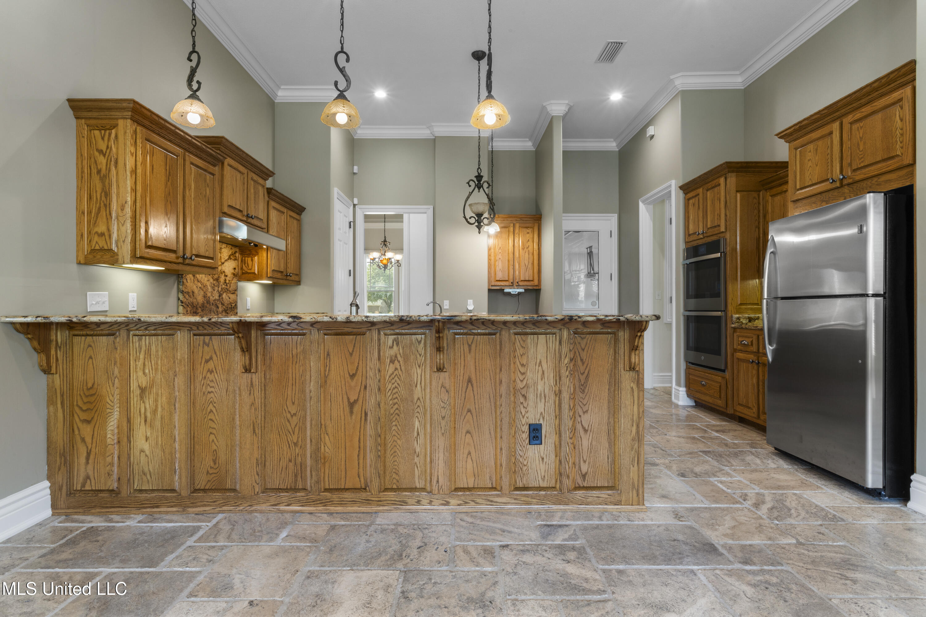 12240 S Lake Forest Drive Property Photo 13