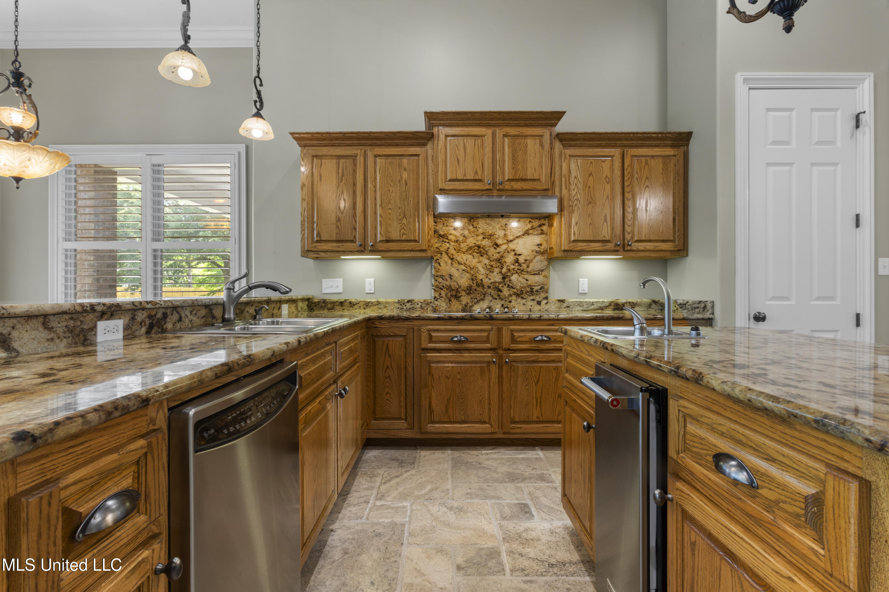 12240 S Lake Forest Drive Property Photo 14