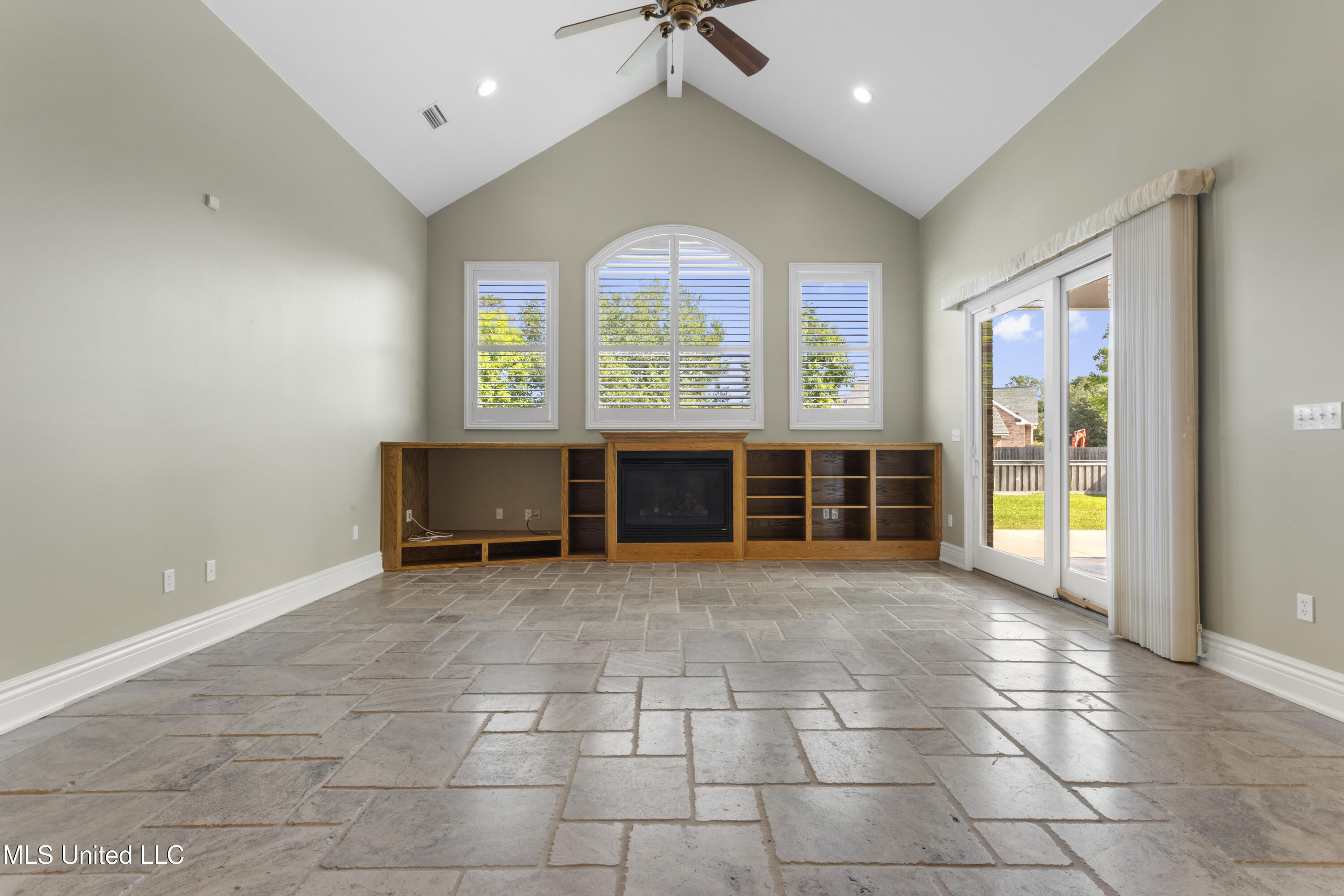 12240 S Lake Forest Drive Property Photo 18